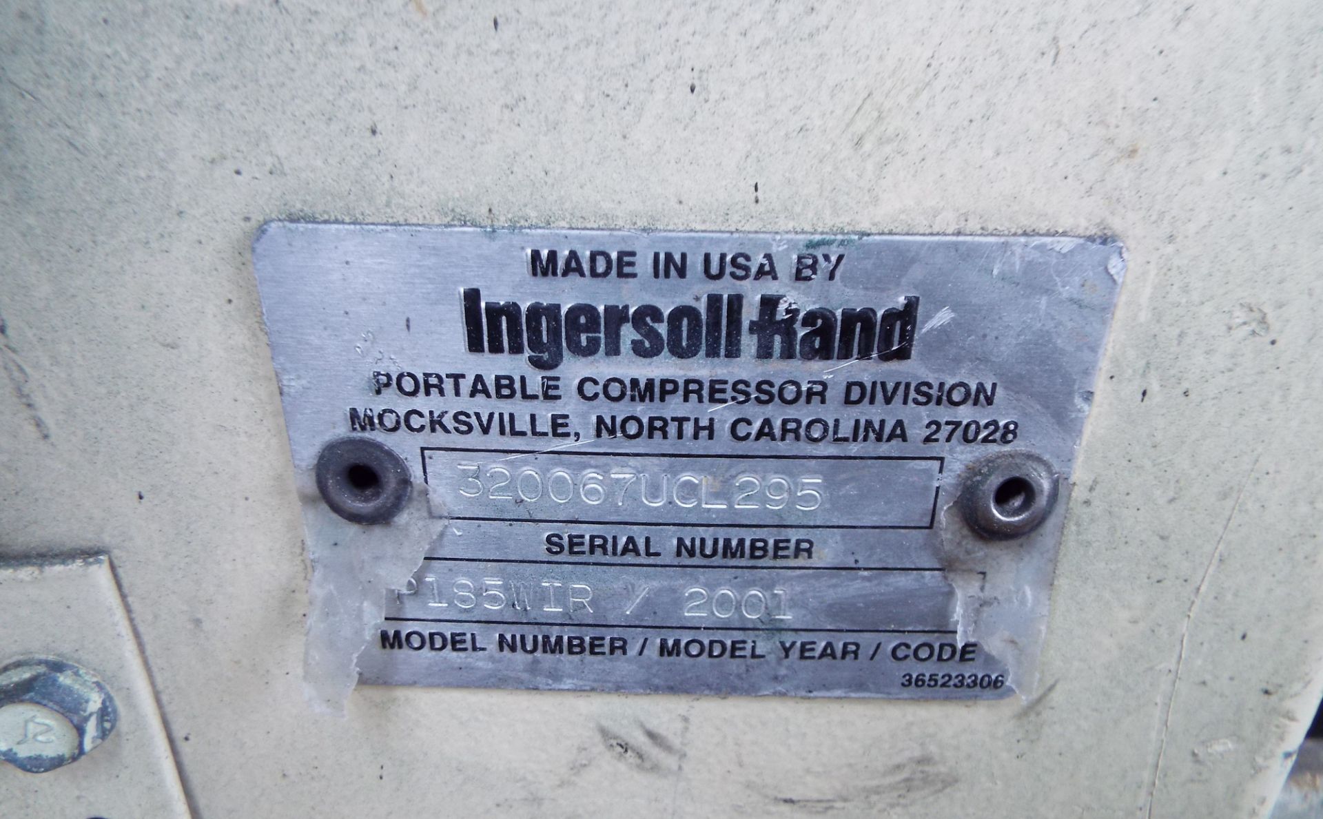 INGERSOLL RAND P185 PORTABLE TOW-BEHIND AIR COMPRESSOR WITH DIESEL ENGINE, S/N: 320067UCL295 - Image 5 of 5