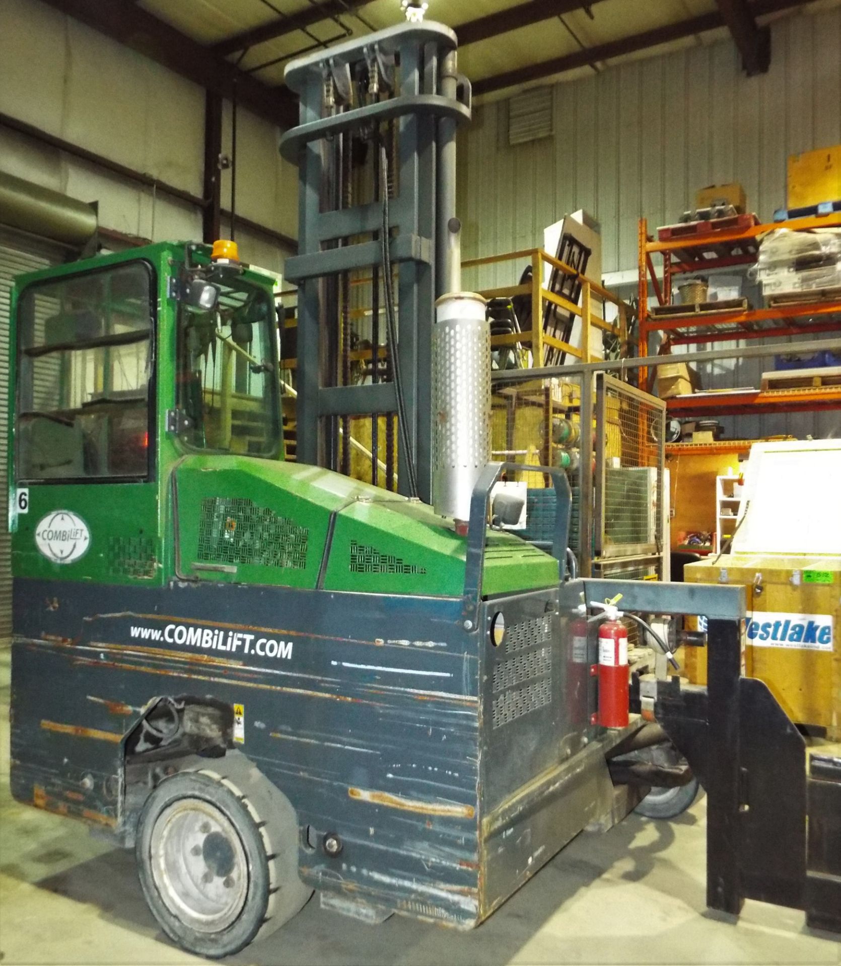 COMBI-LIFT (2006) CL22100LC48 LPG SIDE LOADER FORKLIFT WITH 10,000 LB. CAPACITY, 168" VERTICAL LIFT, - Image 3 of 9