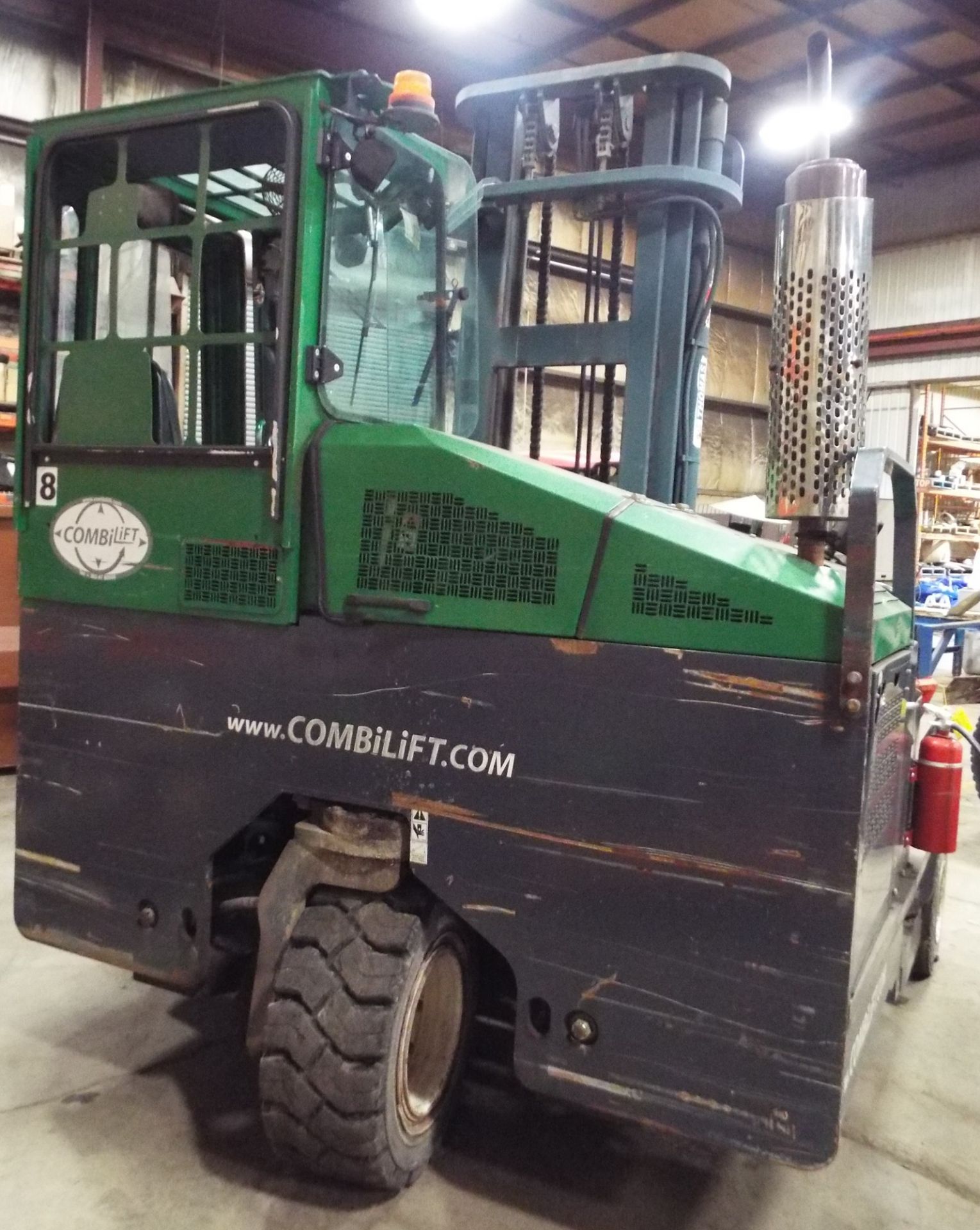COMBILIFT (2006) CL22100LC48 LPG SIDE LOADER FORKLIFT WITH 10,000 LB. CAPACITY, 168" VERTICAL LIFT, - Image 5 of 10