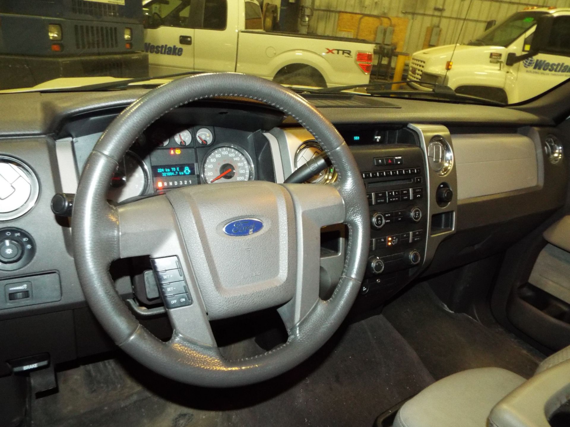 FORD (2009) F150 4 DOOR PICKUP TRUCK WITH 4.6L 8 CYLINDER ENGINE, AUTOMATIC TRANSMISSION, 4X4, A/ - Image 6 of 11