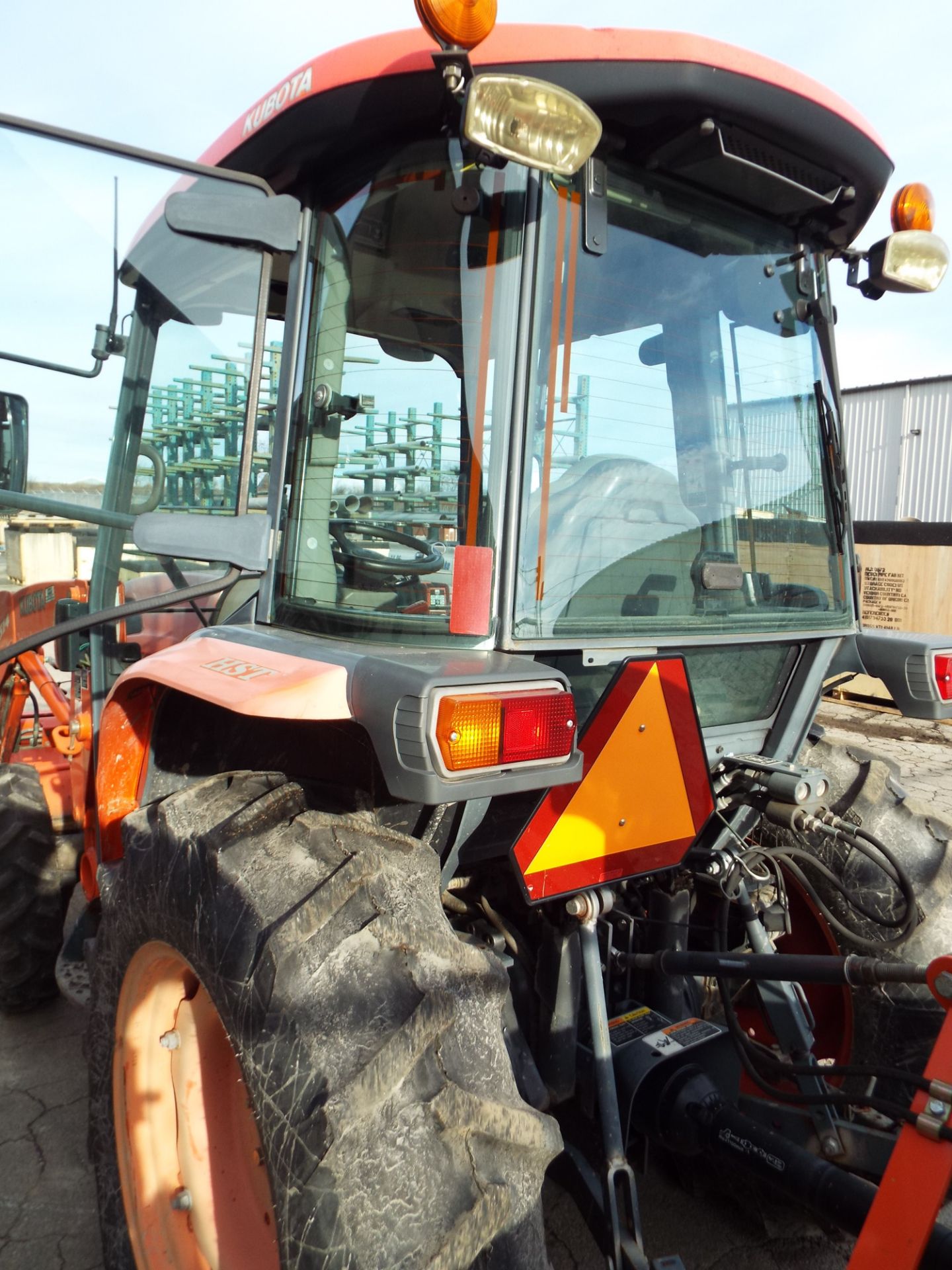 KUBOTA L3540 COMPACT UTILITY TRACTOR WITH KUBOTA 1.8L 3 CYLINDER DIESEL ENGINE, HST PLUS HYDROSTATIC - Image 10 of 11