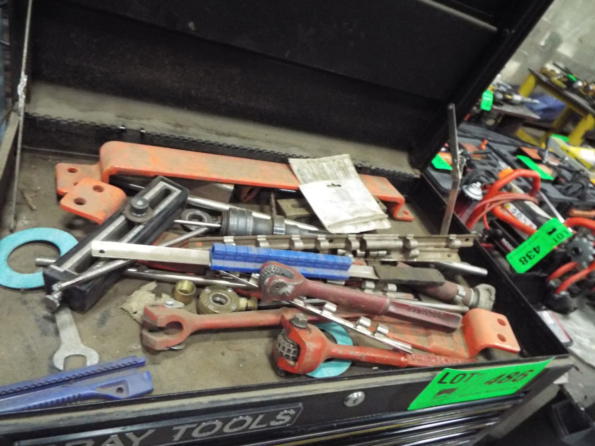 LOT/ GRAY TOOLS ROLLING TOOL CHEST WITH TOOLS - Image 2 of 2