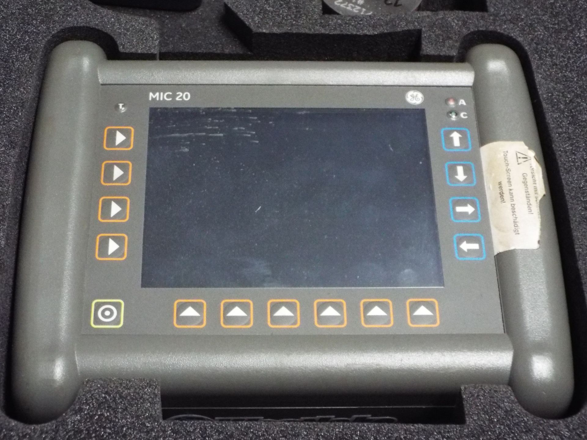 GE MIC20 PORTABLE DIGITAL HARDNESS TESTER WITH 4.5" SCREEN, PROBE AND HARDNESS STANDARDS - Image 2 of 6