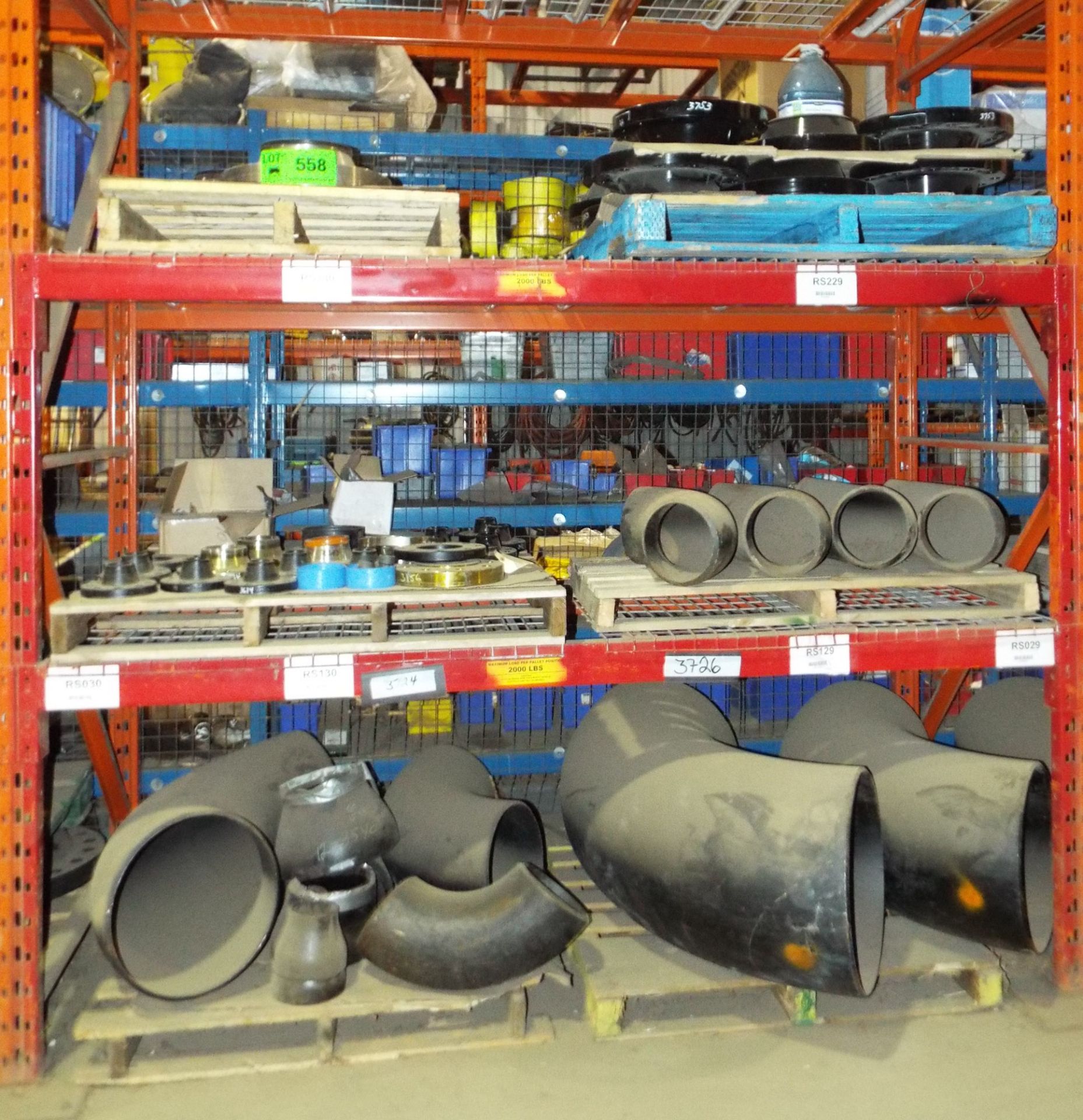 LOT/ CONTENTS OF RACK INCLUDING PIPES AND PIPE FITTING HARDWARE