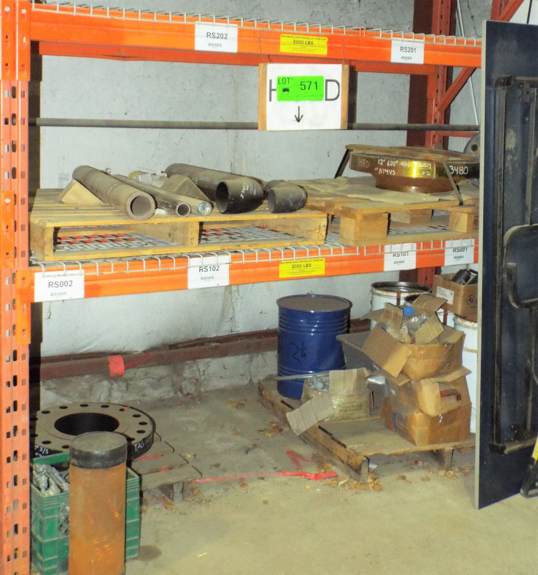 LOT/ CONTENTS OF RACK INCLUDING PIPES AND PIPE FITTING HARDWARE