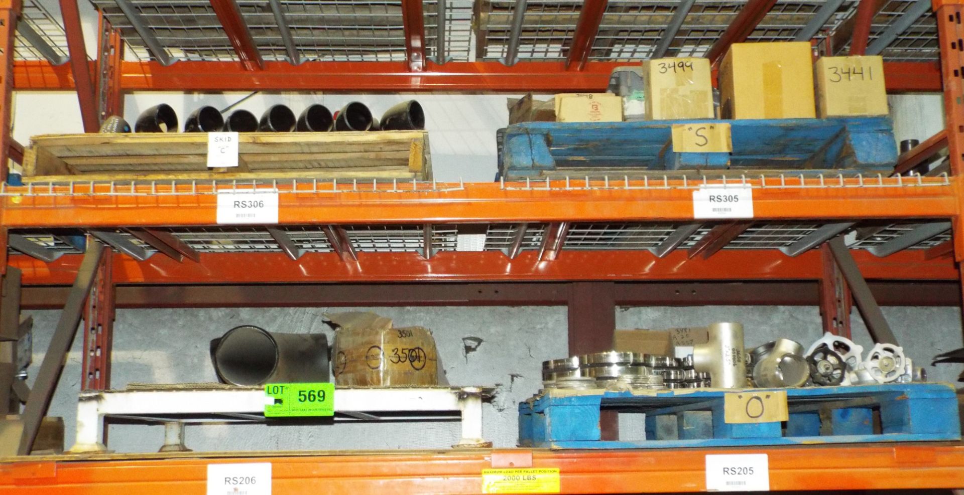 LOT/ CONTENTS OF RACK INCLUDING PIPES AND PIPE FITTING HARDWARE - Image 3 of 4