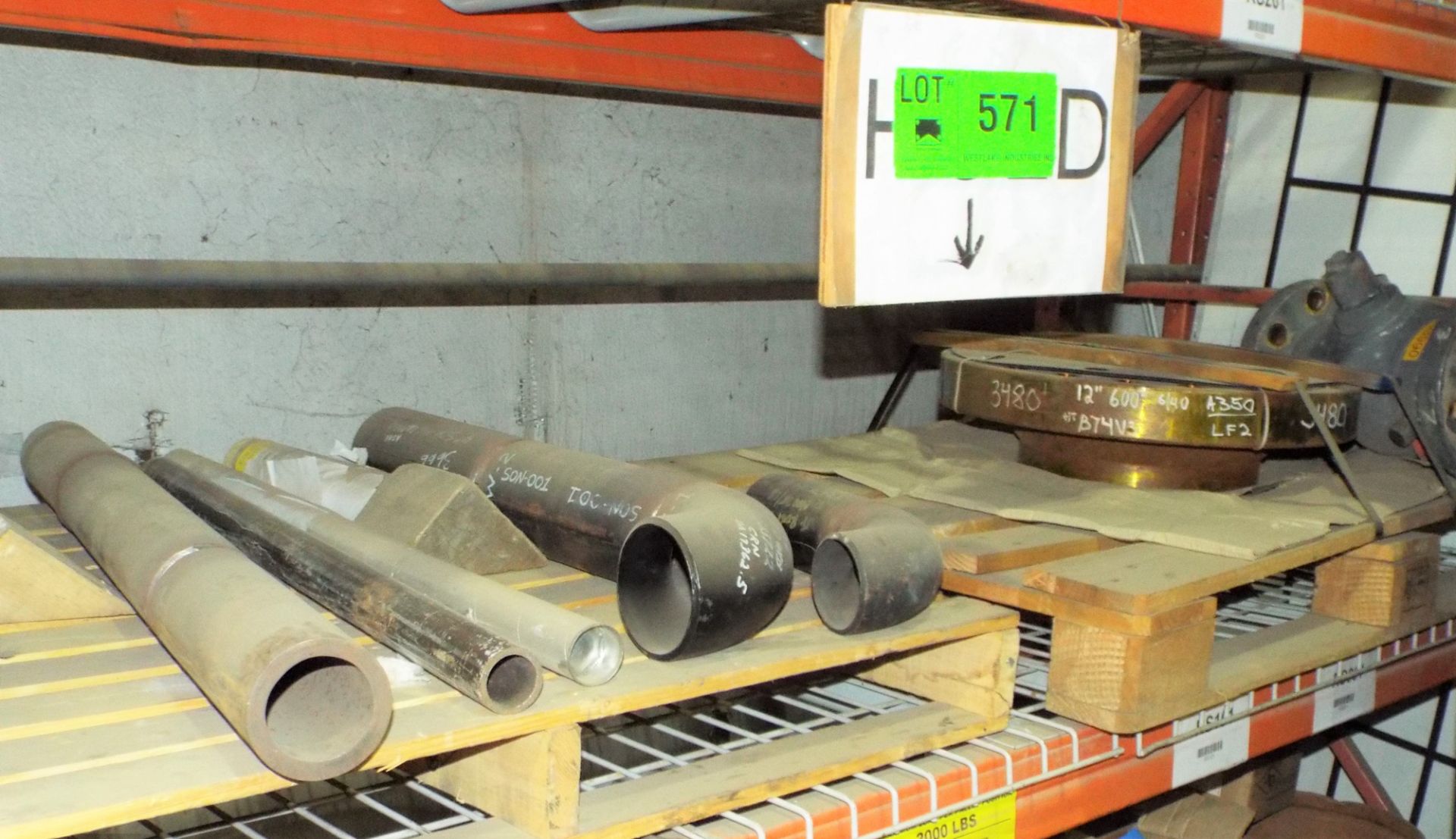 LOT/ CONTENTS OF RACK INCLUDING PIPES AND PIPE FITTING HARDWARE - Image 3 of 3