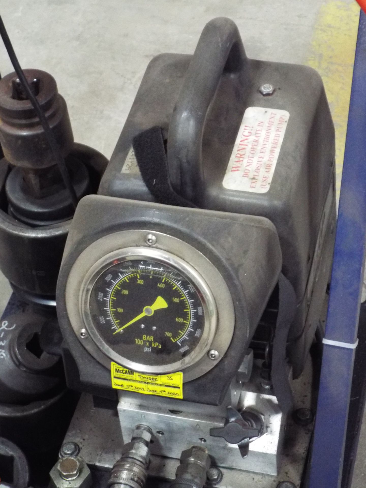 TORCUP EP1000 PORTABLE HYDRAULIC TORQUE WRENCH WITH 10,000 PSI MAX. WORKING PRESSURE - Image 3 of 4