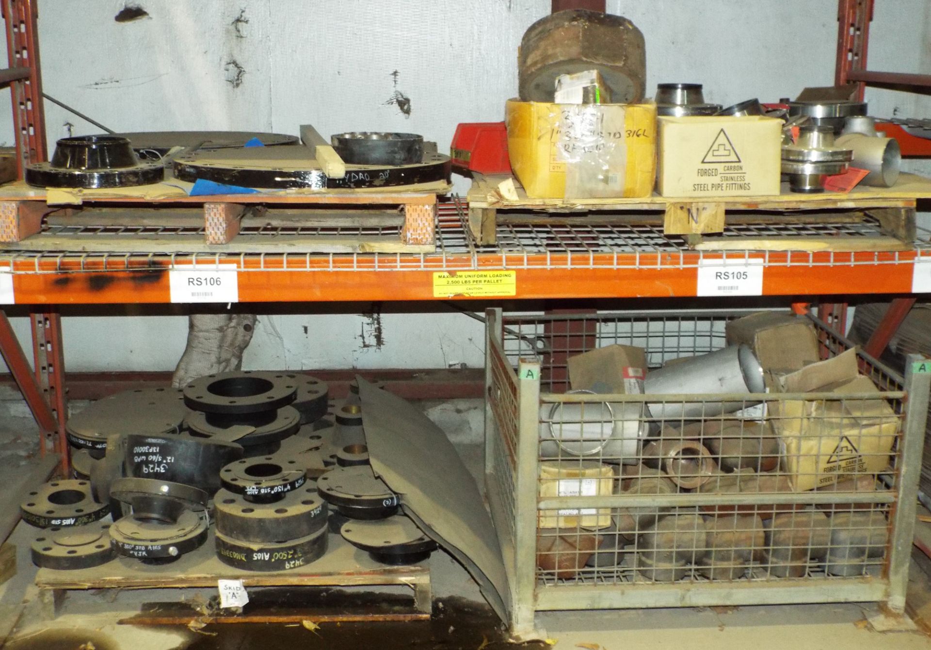 LOT/ CONTENTS OF RACK INCLUDING PIPES AND PIPE FITTING HARDWARE - Image 2 of 4