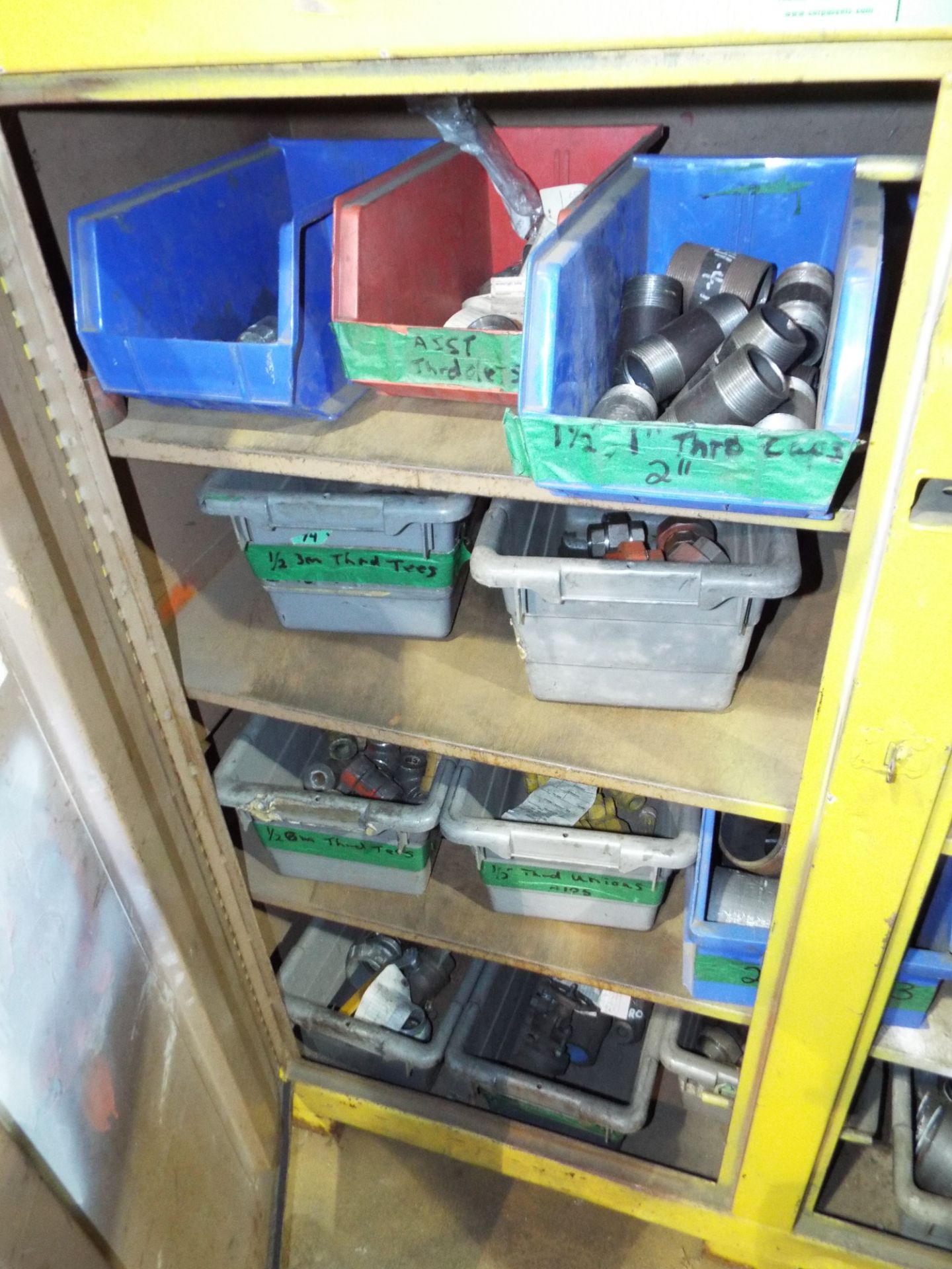 LOT/ HEAVY DUTY SHOP CABINET WITH CONTENTS - PIPE FITTINGS AND HARDWARE - Image 2 of 4