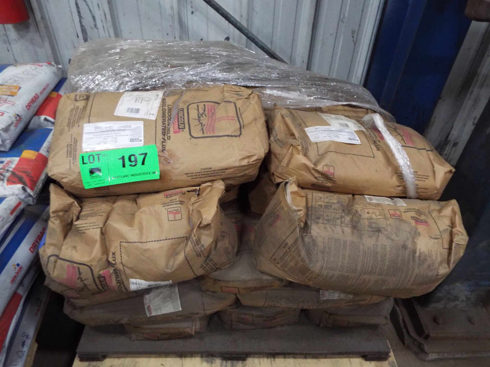 LOT/ SKID OF LINCOLN 865 FLUX (APPROX. 25, 50 LB BAGS)