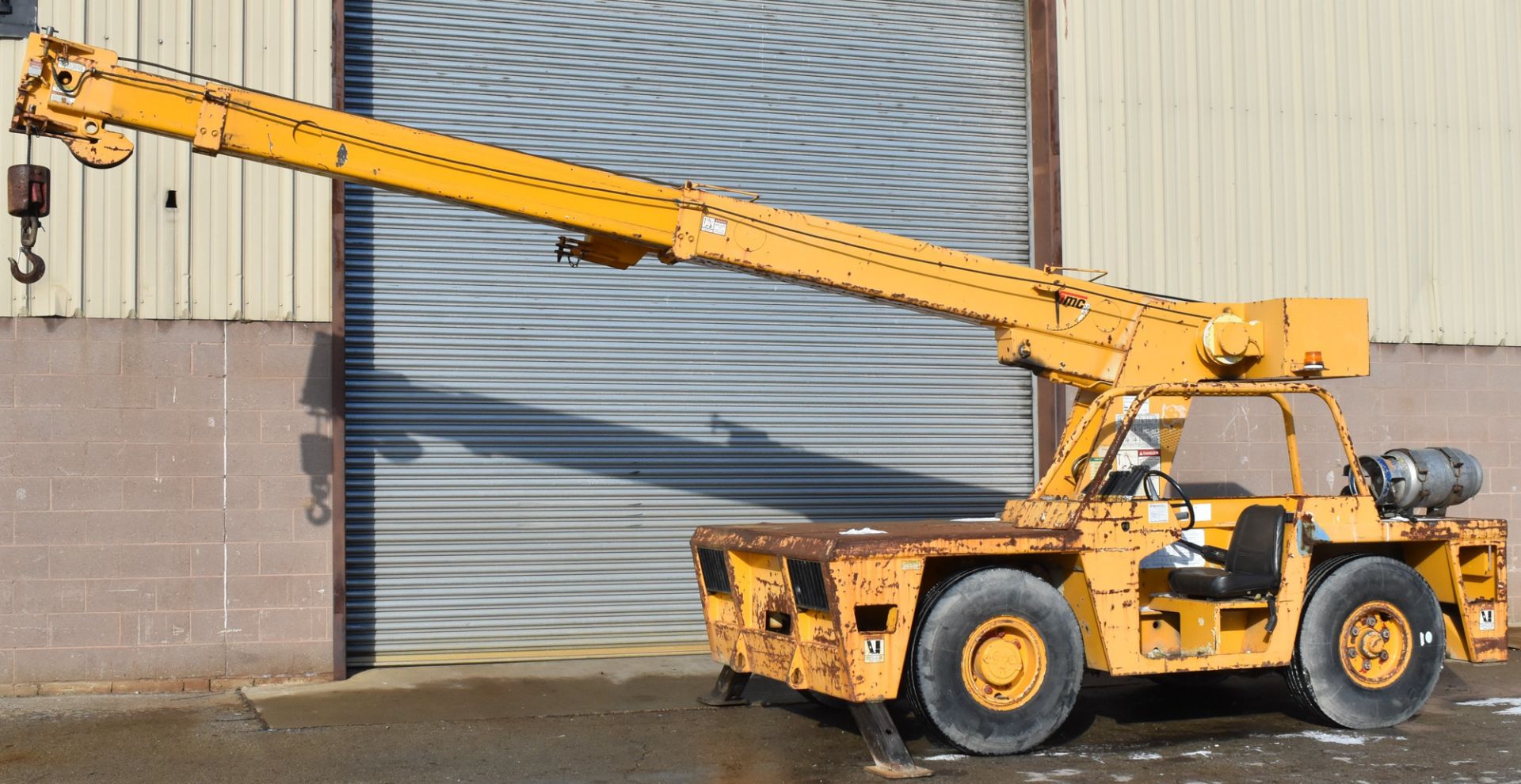 BRODERSON IC-80-2F-SP LPG INDUSTRIAL CARRY DECK CRANE WITH 14,000 LB. CAPACITY, 24' MAX. BOOM