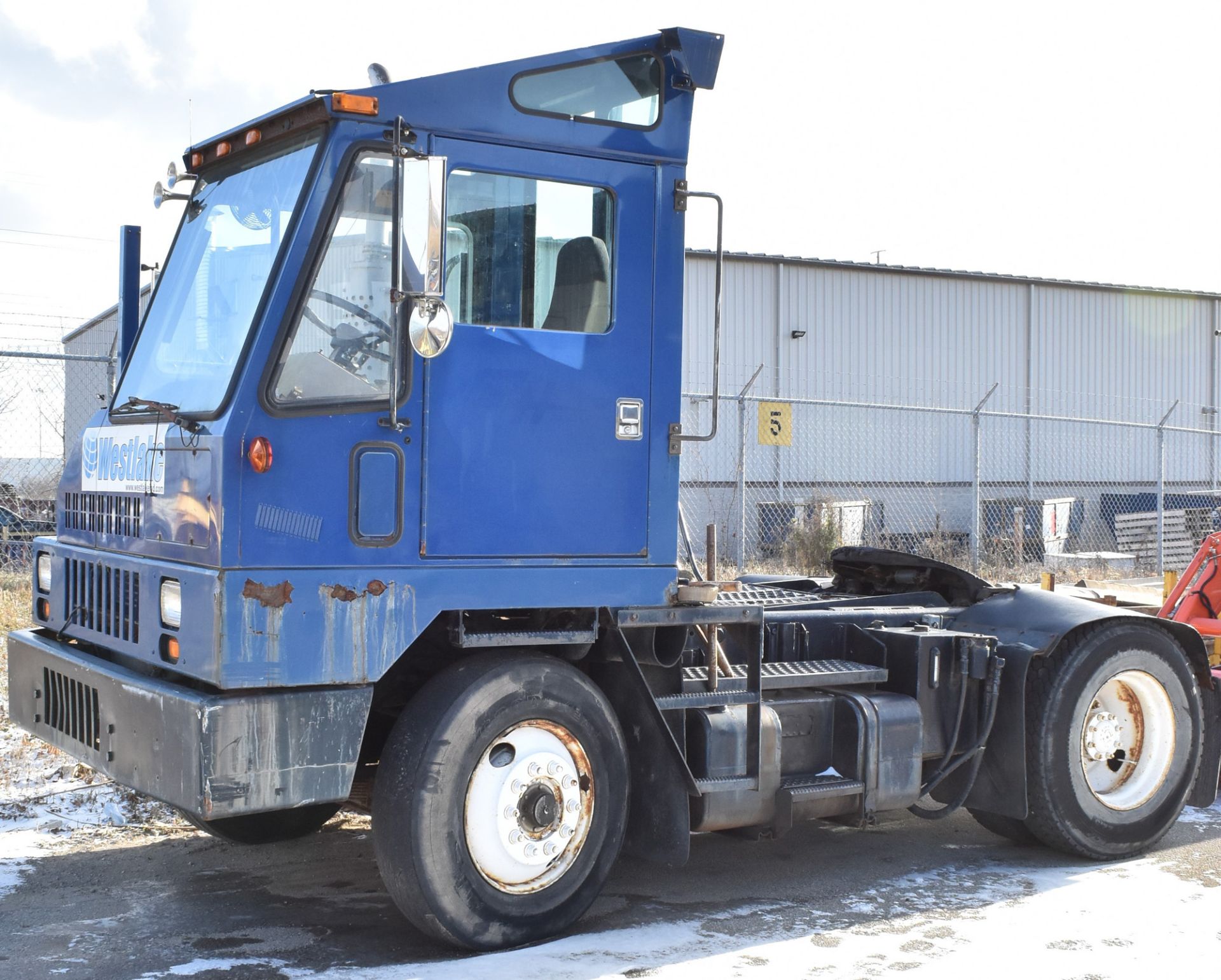 OTTAWA TRUCK (1999) SHUNT TRUCK WITH CUMMINS DIESEL ENGINE, 10,201 KM (RECORDED AT TIME OF LISTING),