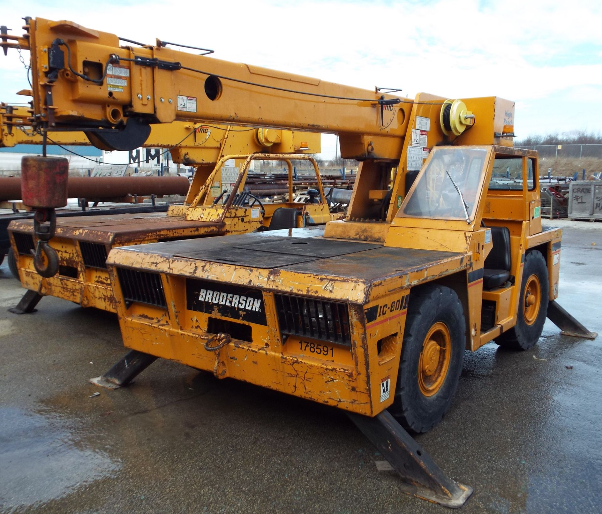 BRODERSON IC-80-2D DIESEL POWERED INDUSTRIAL CARRY DECK CRANE WITH 12,000 LB. CAPACITY 24' MAX. BOOM - Image 4 of 10