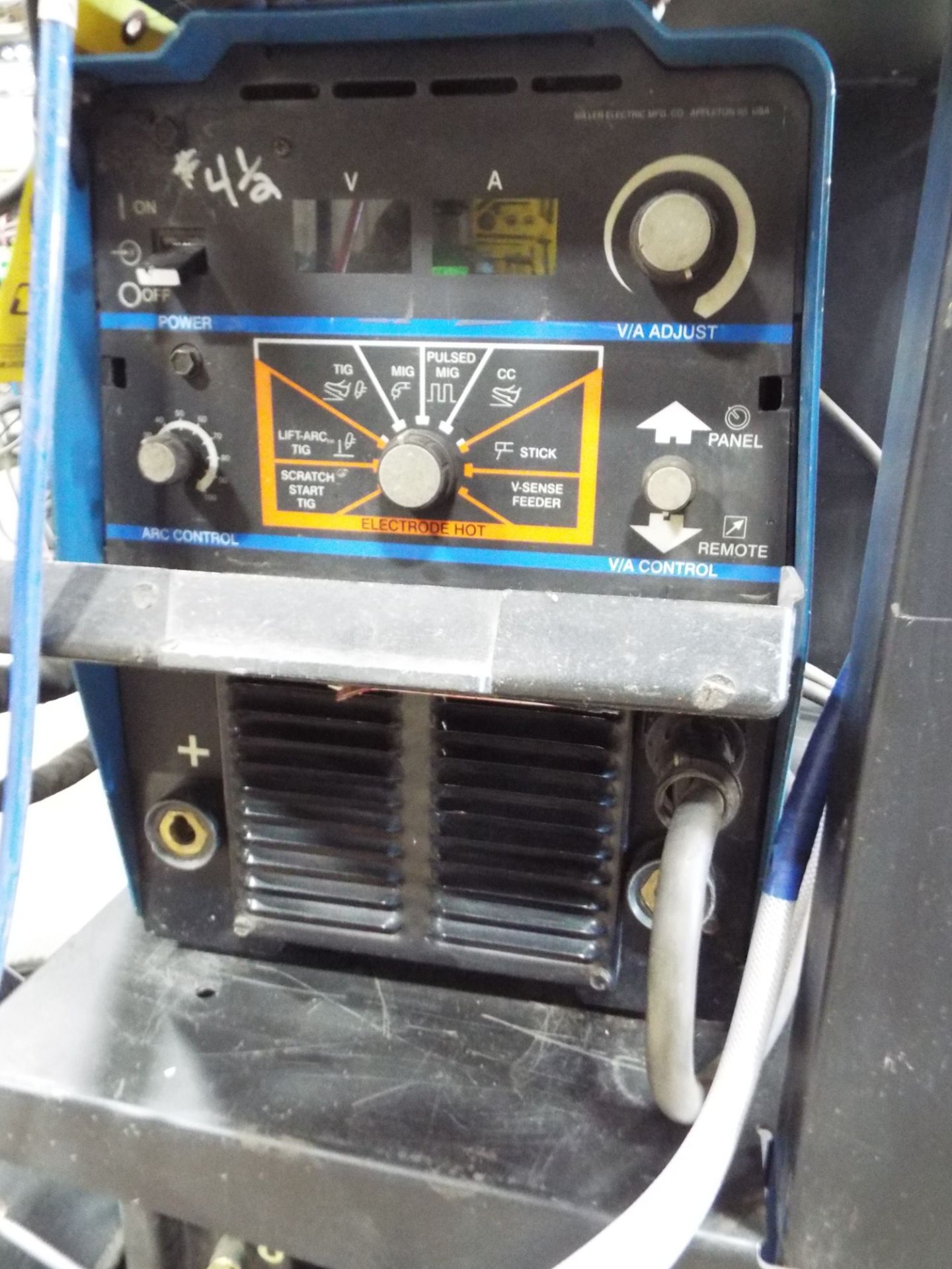 MILLER (2006) XMT 304 CC/CV MIG WELDER WITH MILLER 70 SERIES 24V WIRE FEEDER, MILLER COOLMATE 3 - Image 3 of 4