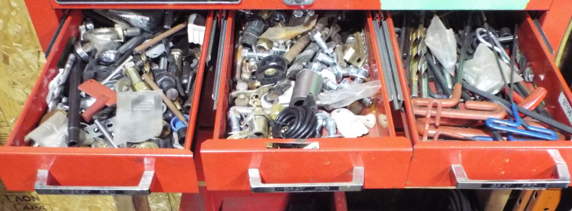 LOT/ GRAY TOOL BOX WITH TOOLS - Image 3 of 6