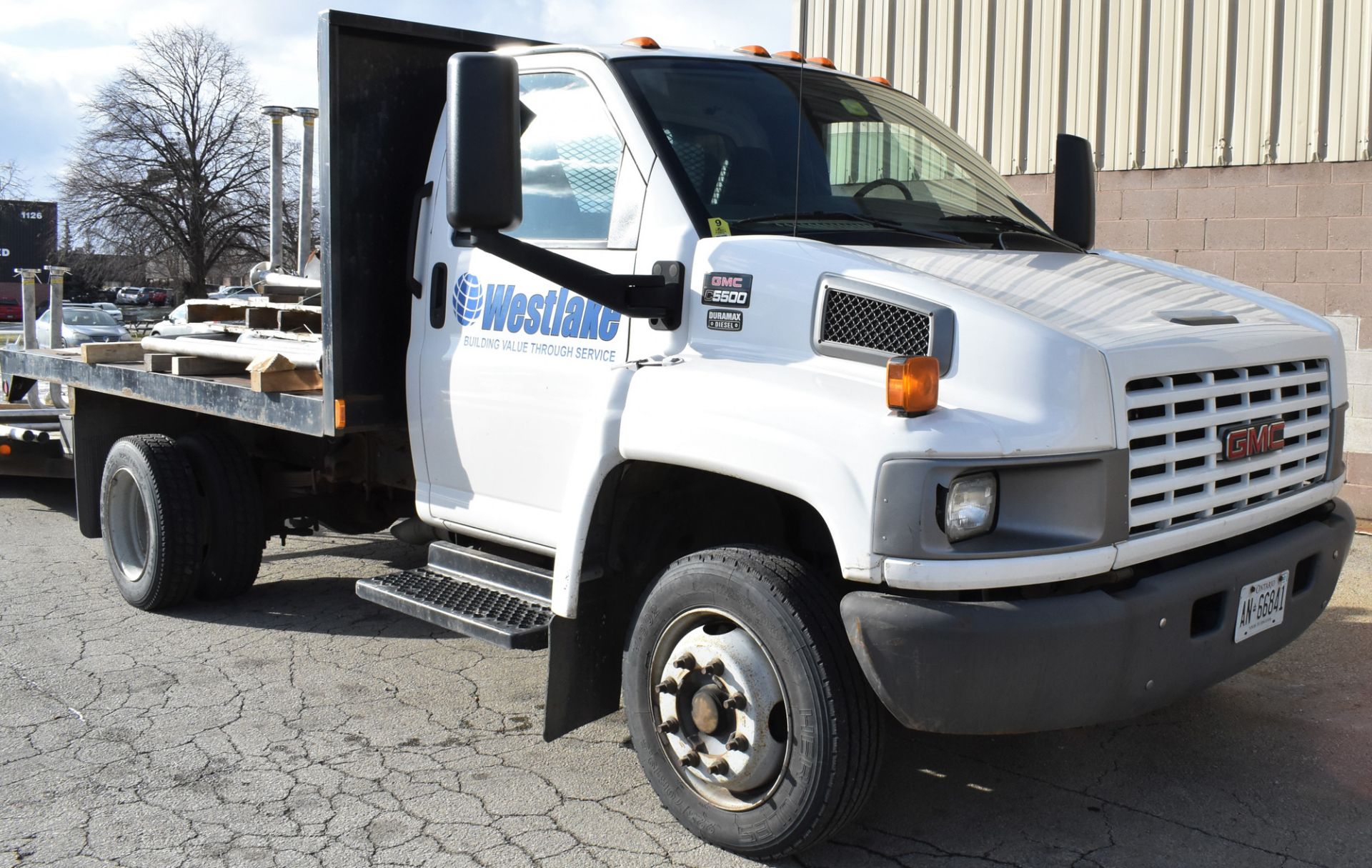 GMC (2007) C5500 FLATBED TRUCK WITH 6.6L DURAMAX DIESEL ENGINE, AUTOMATIC TRANSMISSION, APPROX. 6'