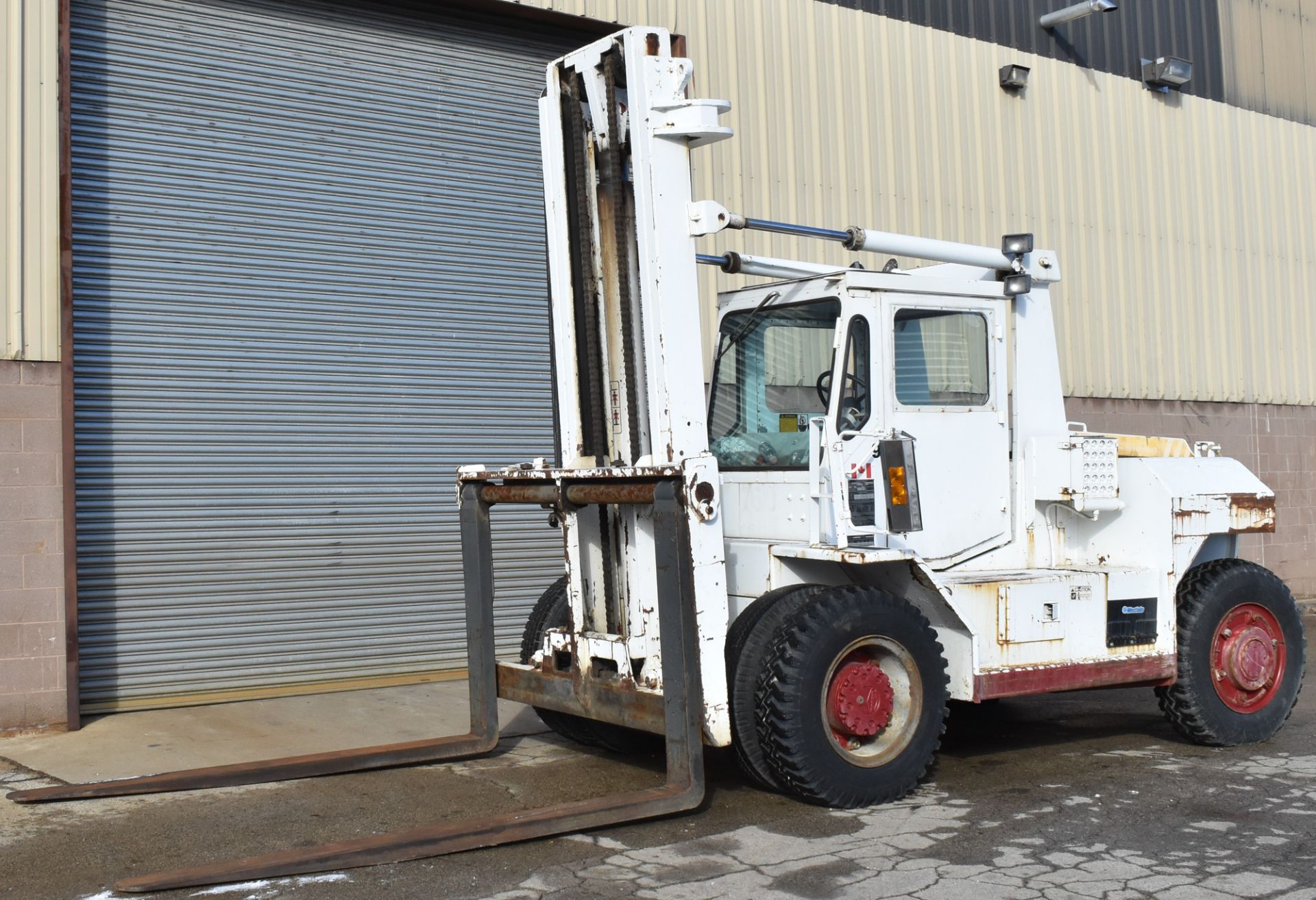 TAYLOR TY200S OUTDOOR DIESEL FORKLIFT WITH 20,000 LB. CAPACITY, 156" VERTICAL LIFT, 2 STAGE MAST,