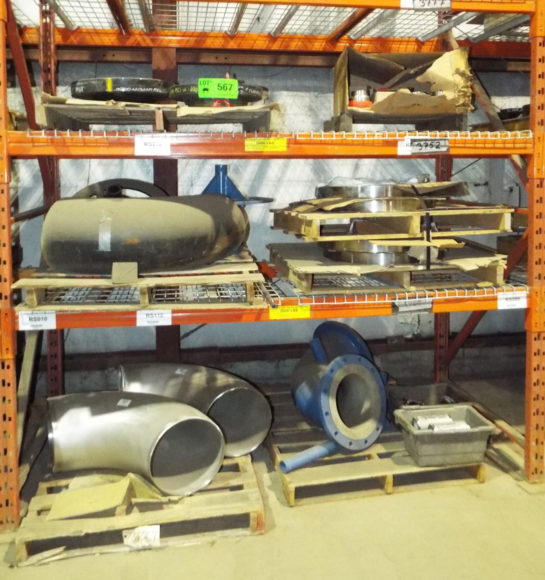 LOT/ CONTENTS OF RACK INCLUDING PIPES AND PIPE FITTING HARDWARE