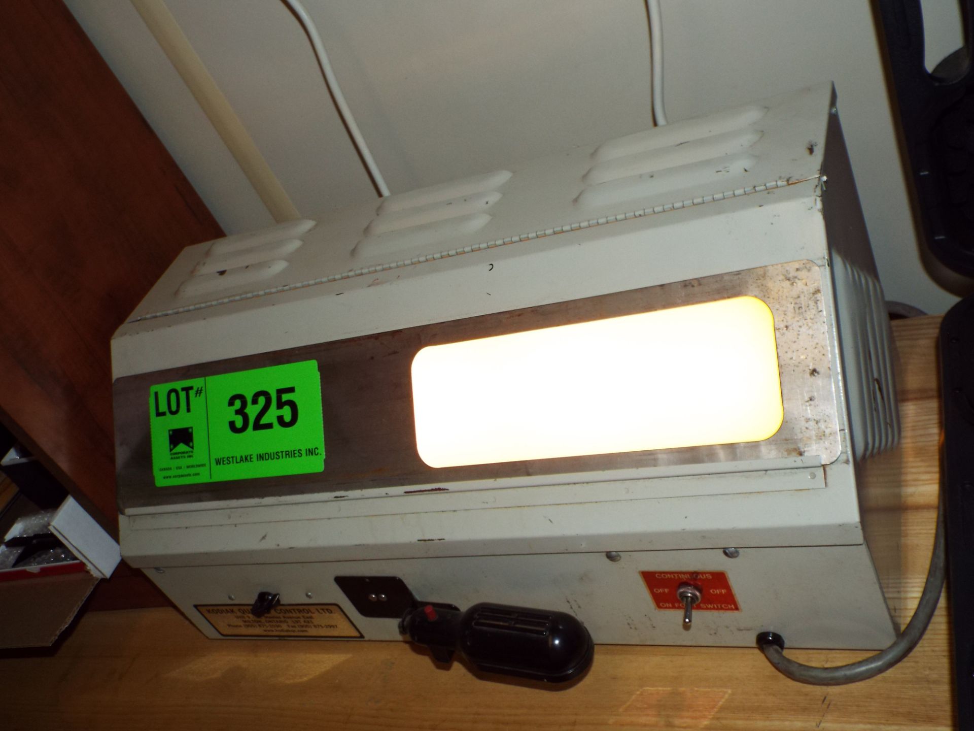 KODIAK QUALITY CONTROL BENCH-TYPE LIGHT BOX - Image 2 of 2