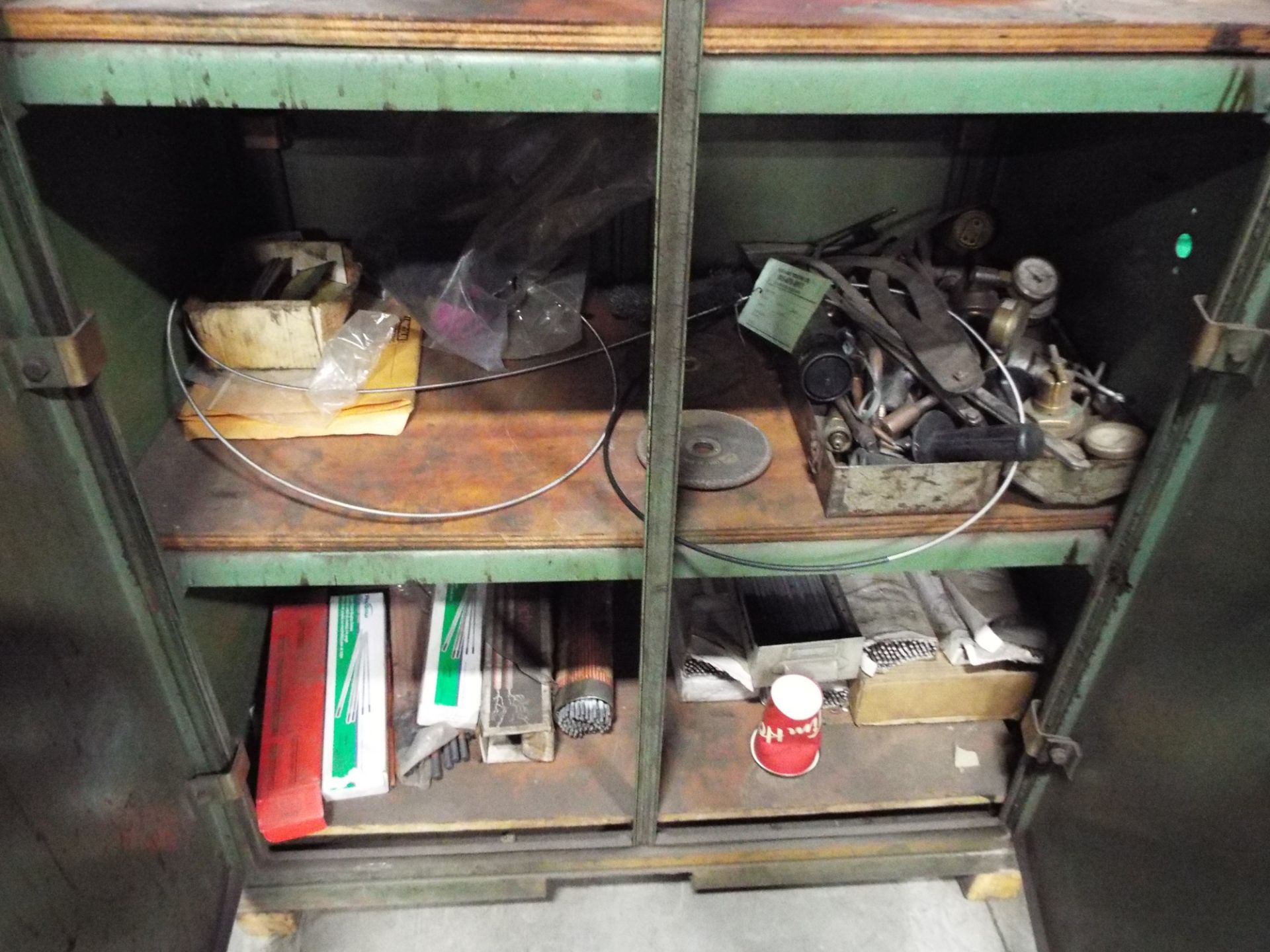 LOT/ WELDING SUPPLIES INCLUDING ELECTRODE OVER, CONSUMABLES, WELDING CABINET AND SHELF WITH - Image 4 of 4