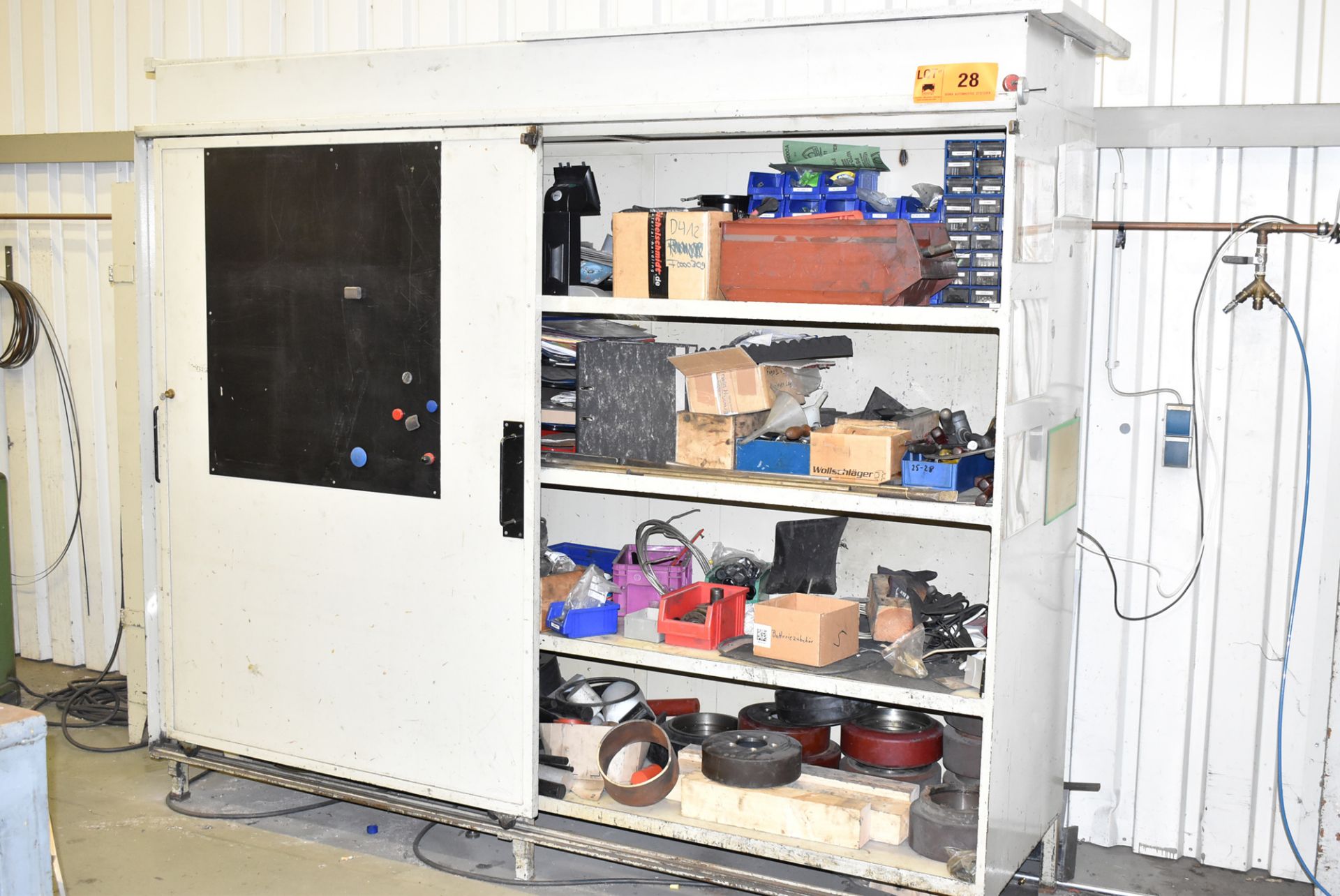 LOT/ SLIDING DOOR METAL CABINET WITH PARTS (BAU 9) [Removal Fee = € 33 + applicable VAT -