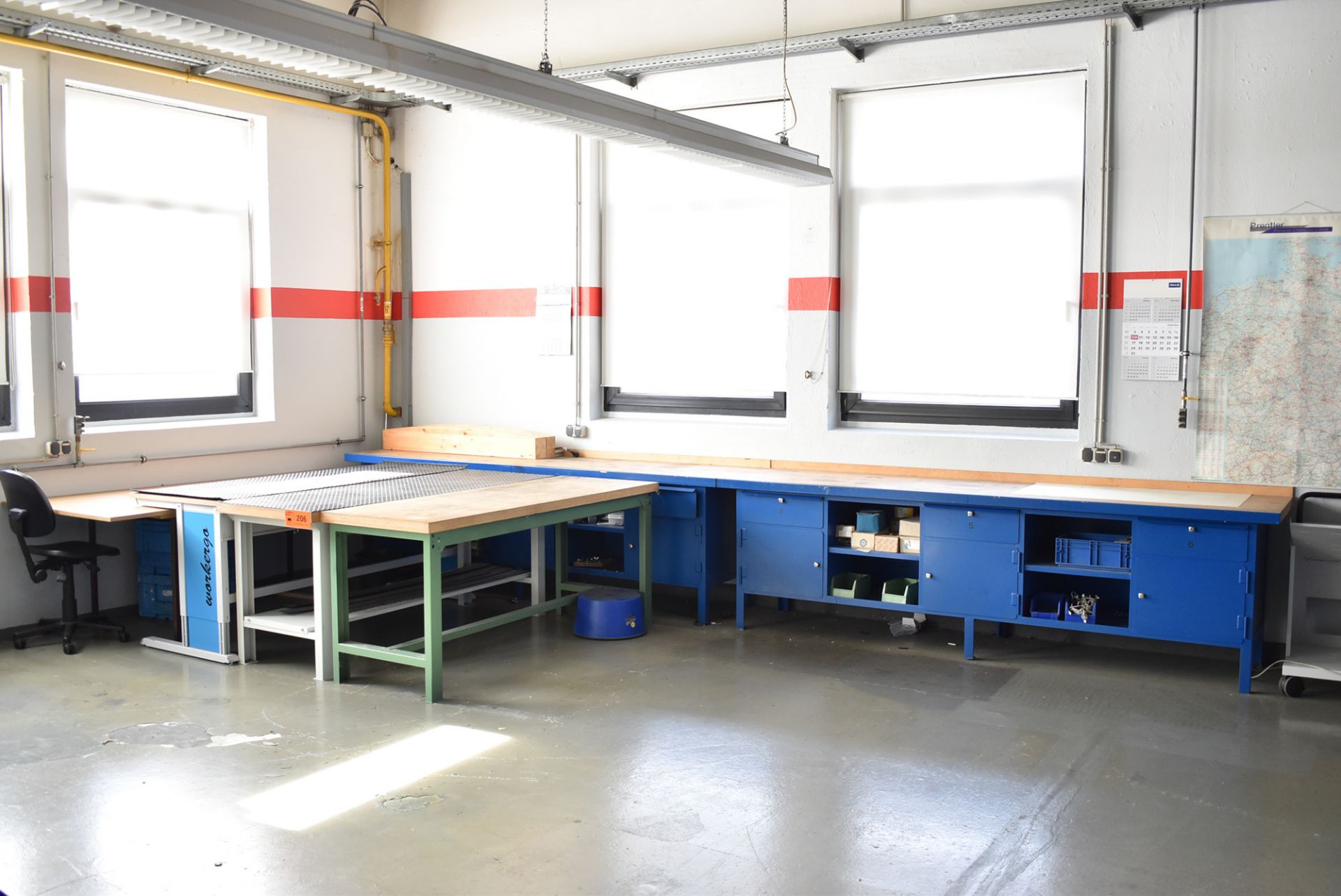 LOT/ WORKBENCHES (BAU 13) [Removal Fee = € 55 + applicable VAT - Gerritsen Projects BV]