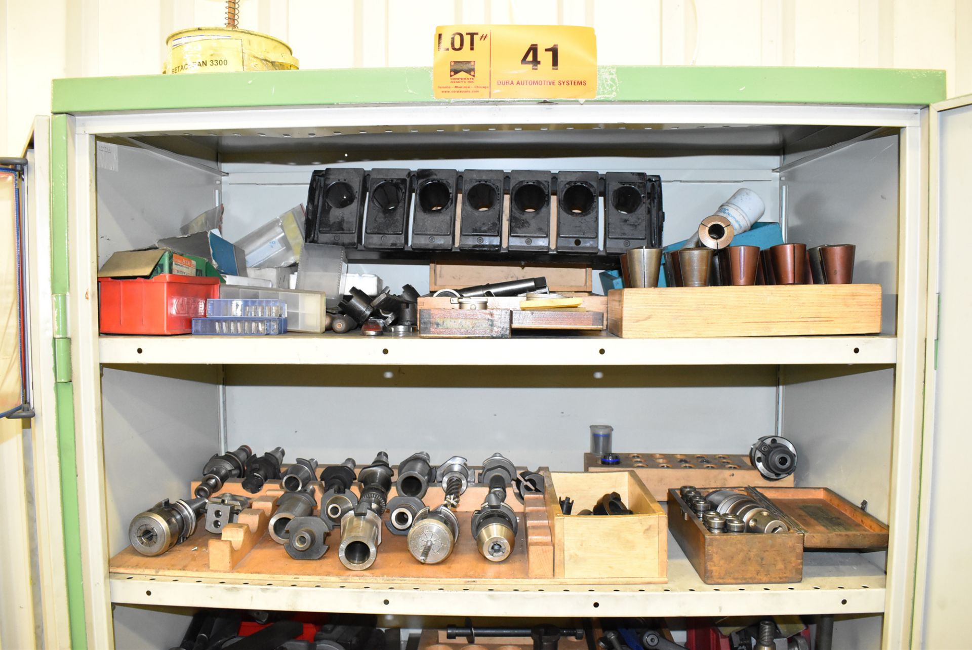 LOT/ METAL CABINET WITH MILLING MACHINE TOOL HOLDERS AND TOOLING (BAU 9) [Removal Fee = € 55 + - Image 2 of 3
