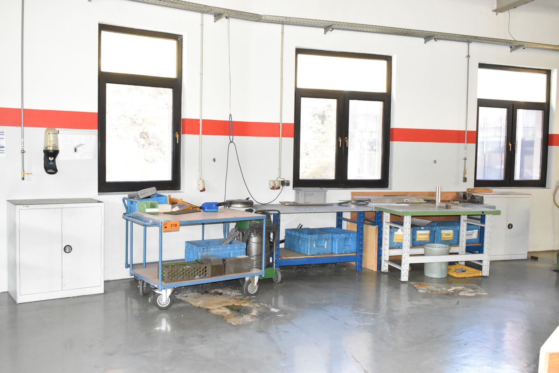 LOT/ ROLLING SHOP CARTS WITH PARTS AND SUPPLIES (BAU 13) [Removal Fee = € 22 + applicable VAT - - Bild 2 aus 2