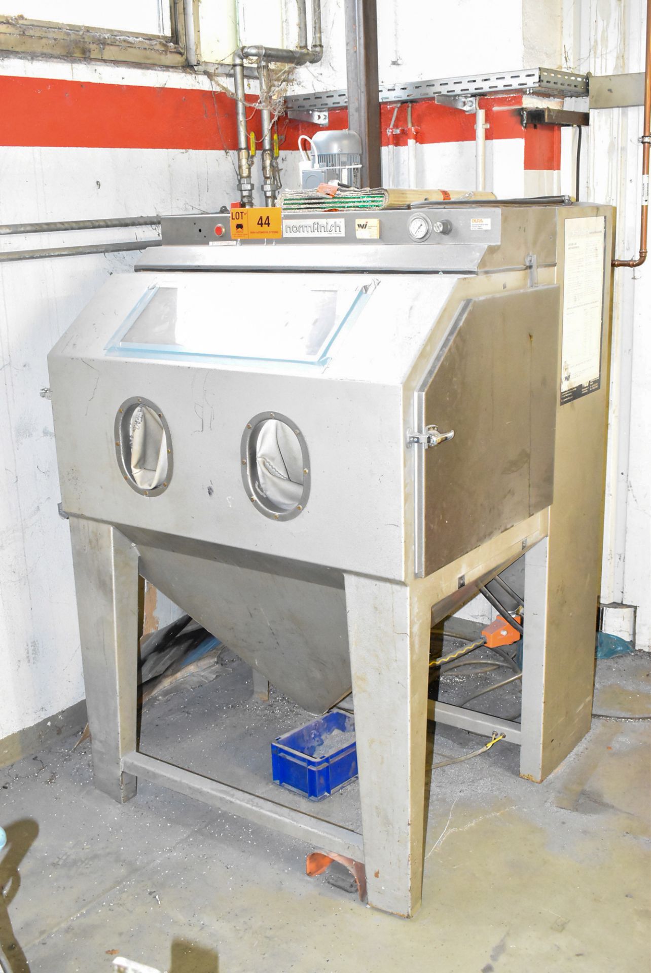 NORM FINISH DI 110 SANDBLAST CABINET, S/N EP-3033 (BAU 9) [Removal Fee = € 55 + applicable VAT -