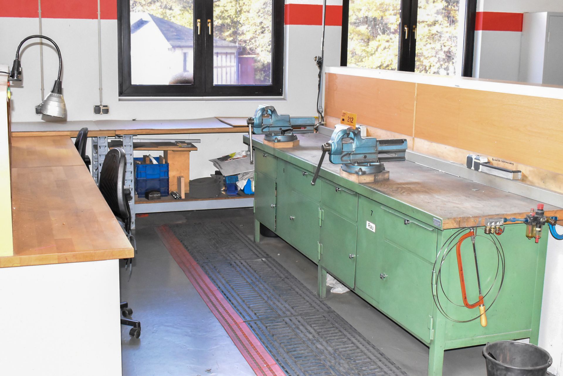 LOT/ WORKBENCHES WITH (2) 140 MM VISES (BAU 13) [Removal Fee = € 82.50 + applicable VAT -