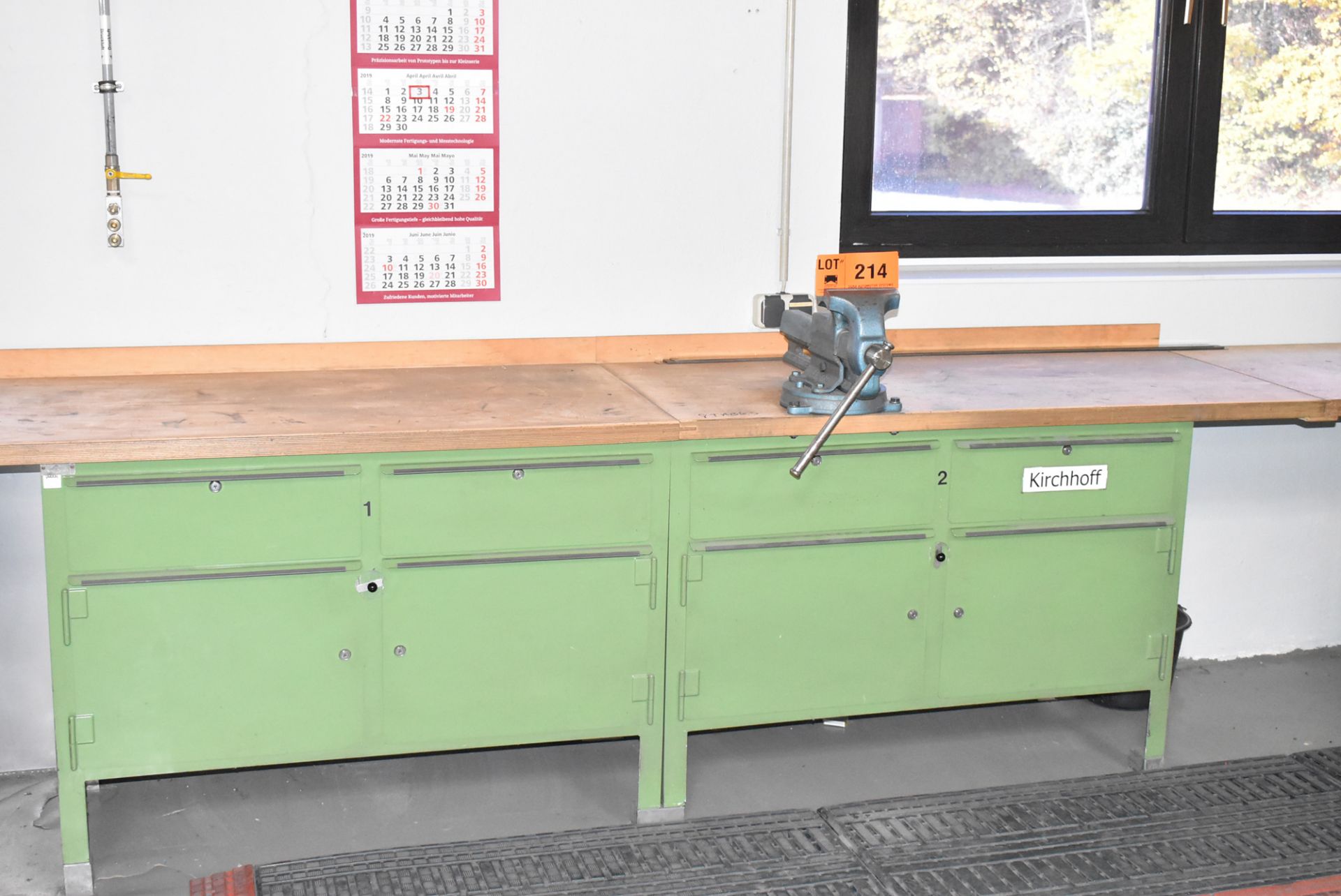 LOT/ WORKBENCHES WITH (1) 140 MM VISE (BAU 13) [Removal Fee = € 82.50 + applicable VAT - Gerritsen