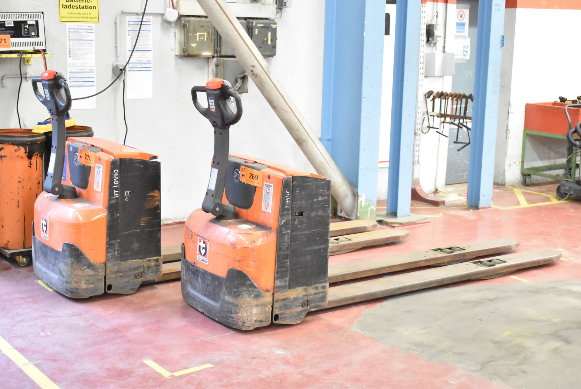 BT (2012) LWE200 ELECTRIC PALLET TRUCK WITH 2000 KG CAPACITY, EXTRA LONG FORKS, 24 V BATTERY, S/N
