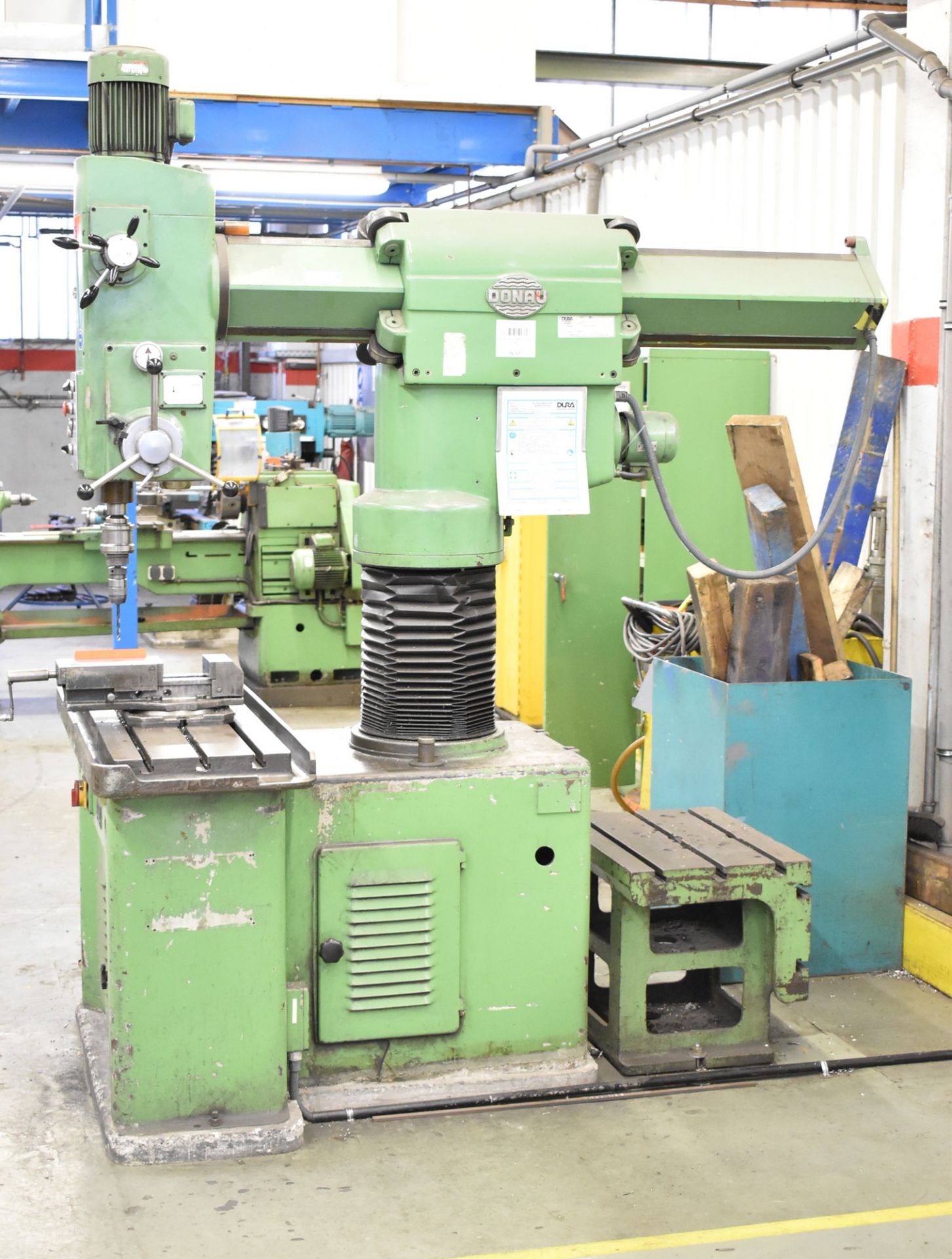 DONAU DR32 RADIAL ARM DRILL WITH 1700 MM ARM, 1005 MM X 400 MM TABLE, SPEEDS TO 1800 PRM, 650 MM X - Image 2 of 6