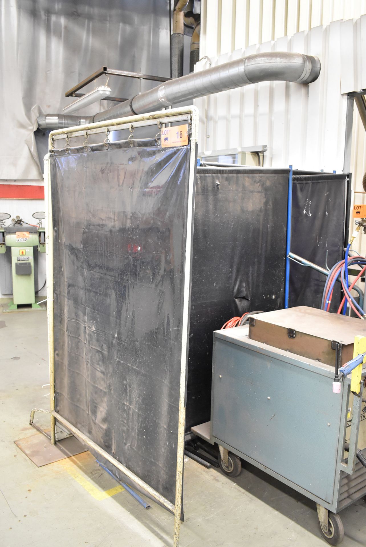 LOT/ WELDING CURTAINS [Removal Fee = € 27.50 + applicable VAT - Gerritsen Projects BV]