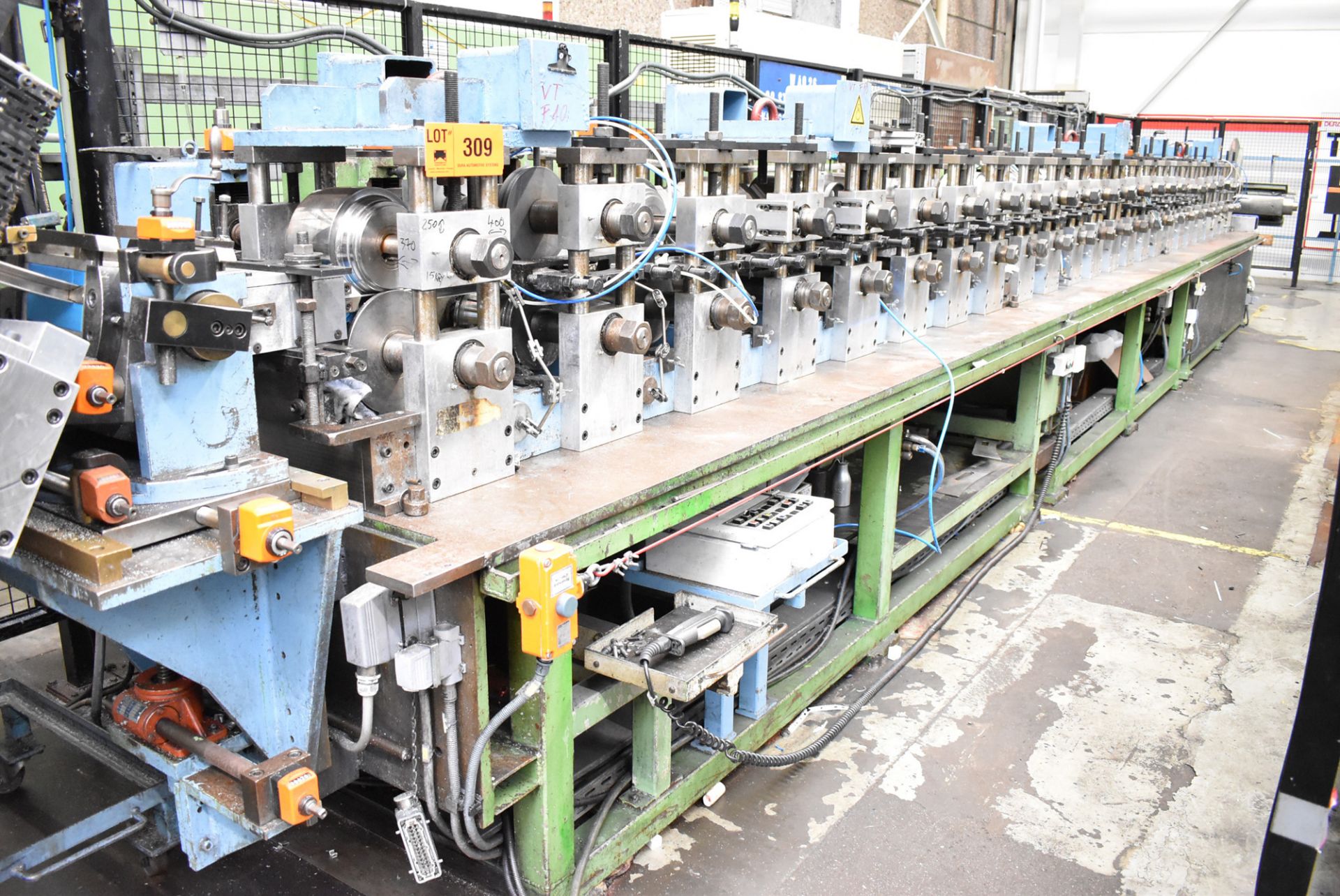 DURA W 4026 32 STAND MODULAR ROLL FORMING MACHINE WITH PLC CONTROL, 40 MM DIAMETER SPINDLES, 280