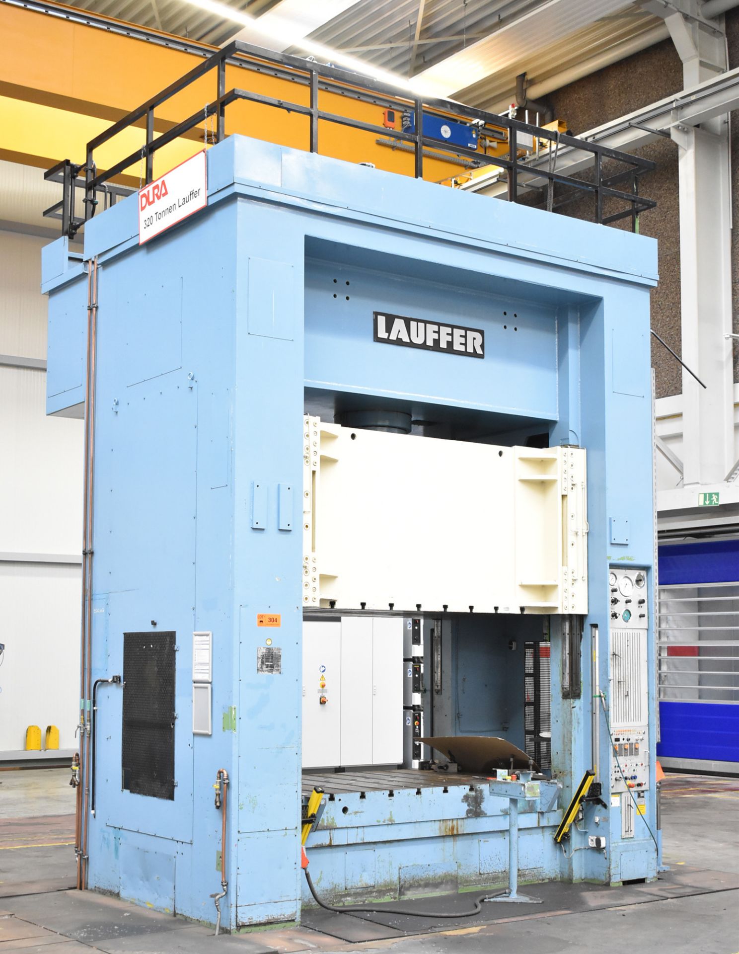 LAUFFER RZU 320 STRAIGHT SIDE DOWN ACTING HYDRAULIC PRESS WITH 320 TON CAPACITY, 2500 MM X 1500 MM - Image 3 of 14