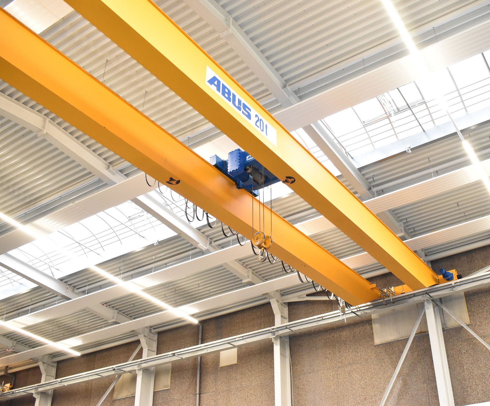 ABUS (2018) 20 TON CAPACITY DOUBLE GIRDER TOP RUNNING OVERHEAD CRANE WITH 24.75 M SPAN, 9.5 M HEIGHT - Image 9 of 10