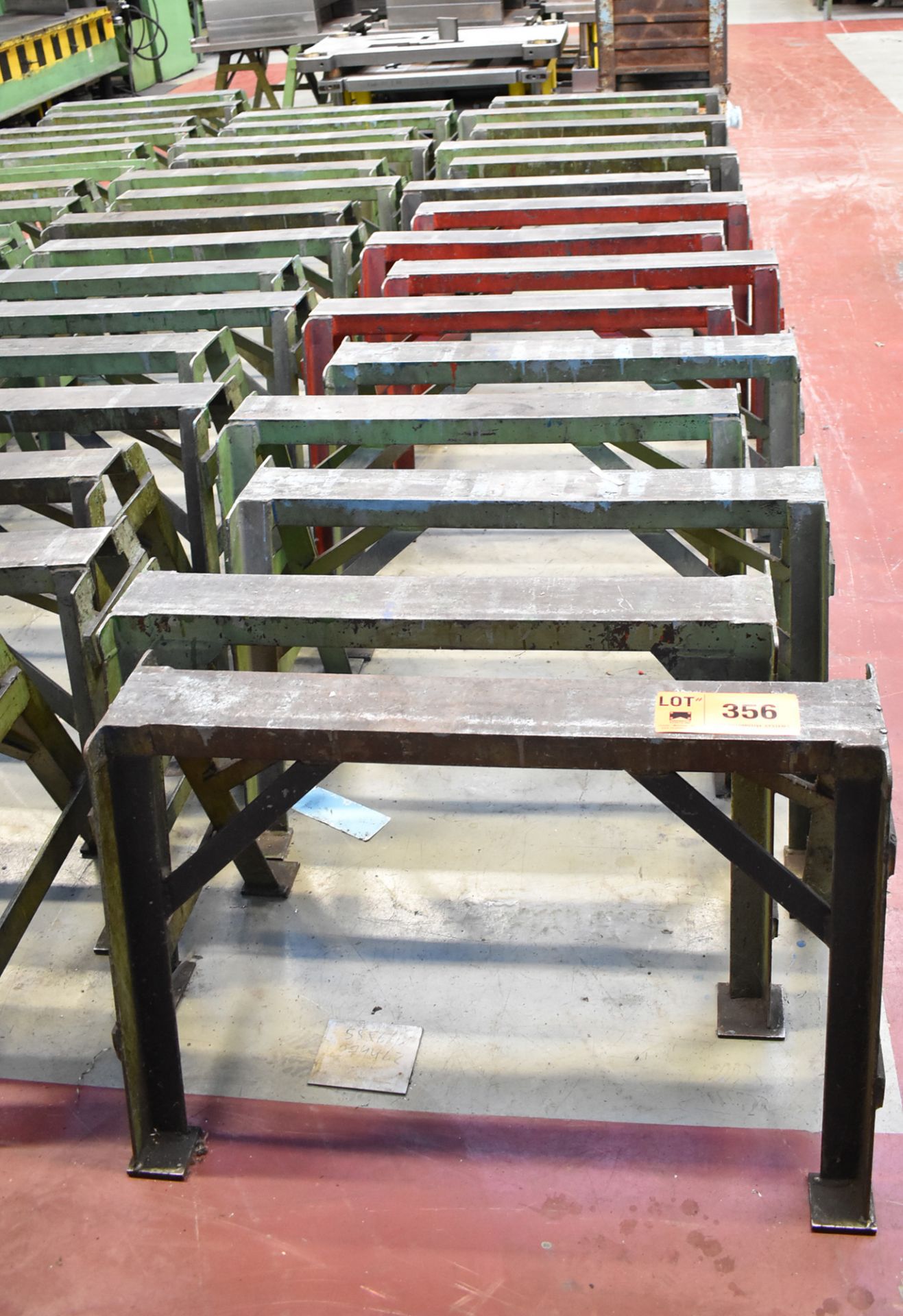 LOT/ STEEL STANDS (BAU 55) [Removal Fee = € 27.50 + applicable VAT - Gerritsen Projects BV]