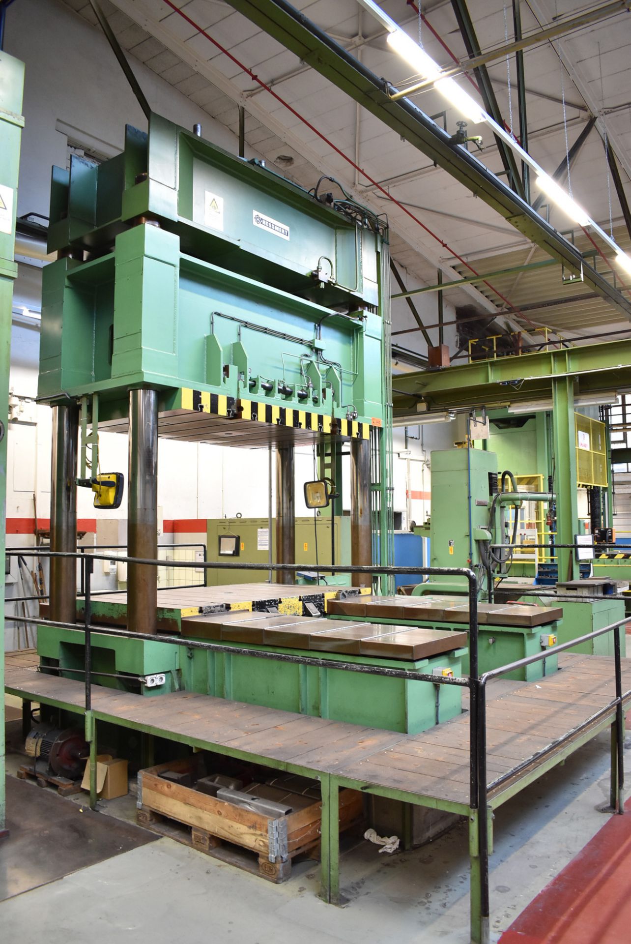 HESSMERT TS 300-25 300 TON CAPACITY FOUR POST HYDRAULIC DIE SPOTTING PRESS WITH CONVENTIONAL - Image 17 of 18