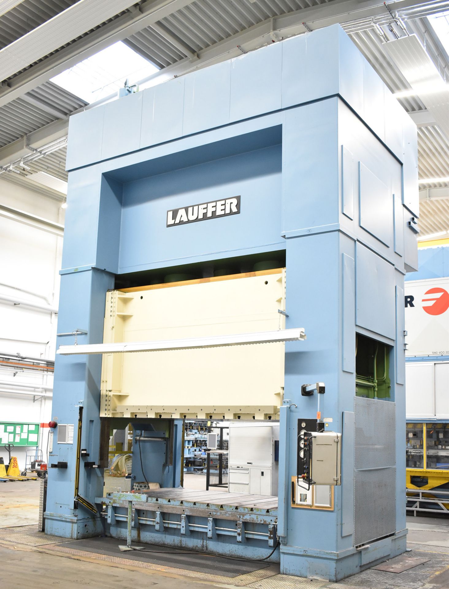 LAUFER (1990) RZUN 800 STRAIGHT SIDE DOWN ACTING HYDRAULIC PRESS WITH 800 TON CAPACITY, SIEMENS - Image 7 of 14