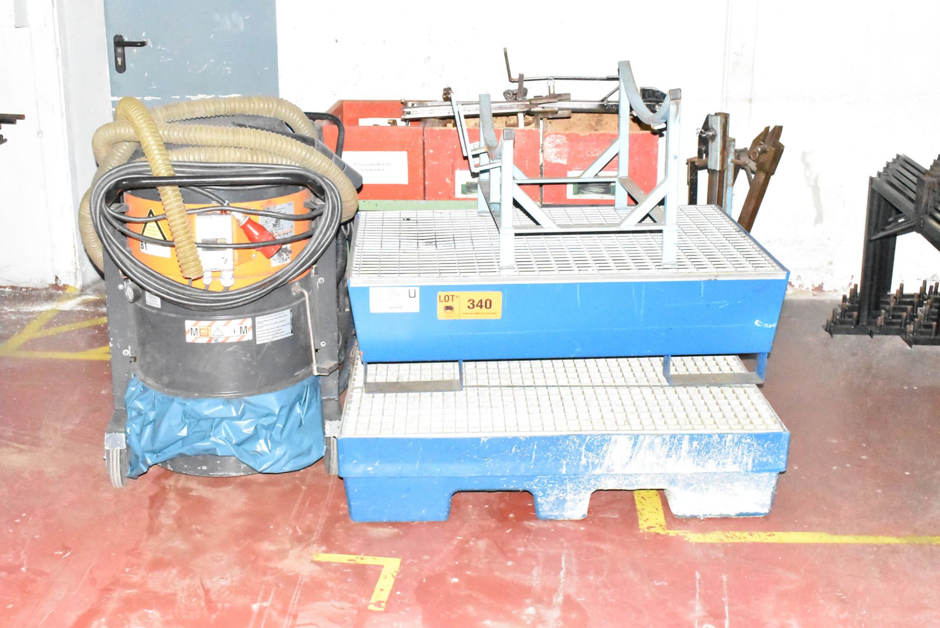 LOT/ OIL DRIP TRAYS AND VACUUMS (BAU 5) [Removal Fee = € 27.50 + applicable VAT - Gerritsen Projects