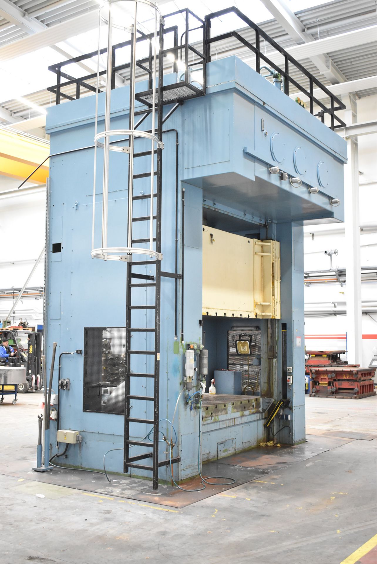 LAUFFER RZU 320 STRAIGHT SIDE DOWN ACTING HYDRAULIC PRESS WITH 320 TON CAPACITY, 2500 MM X 1500 MM - Image 10 of 14