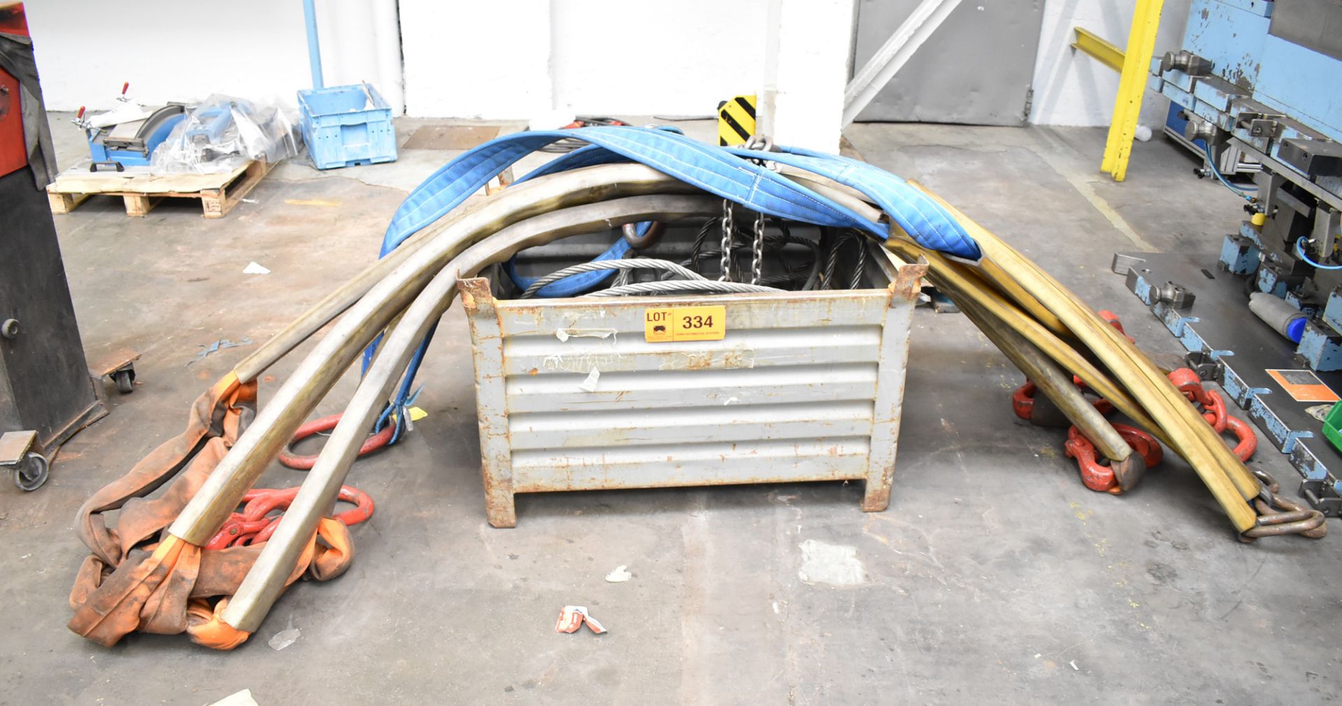 LOT/ HEAVY DUTY RIGGING AND LIFTING SUPPLIES WITH BIN, S/N N/A (BAU 3) [Removal Fee = € 11 +