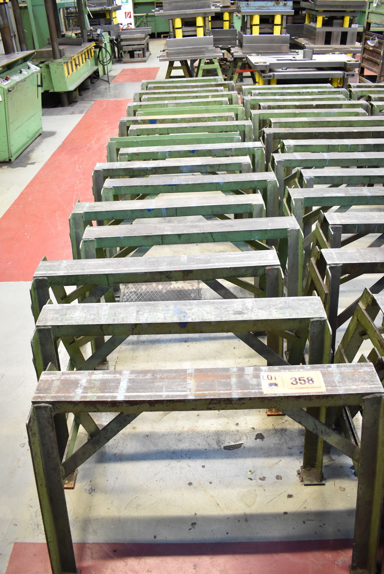 LOT/ STEEL STANDS (BAU 55) [Removal Fee = € 27.50 + applicable VAT - Gerritsen Projects BV]