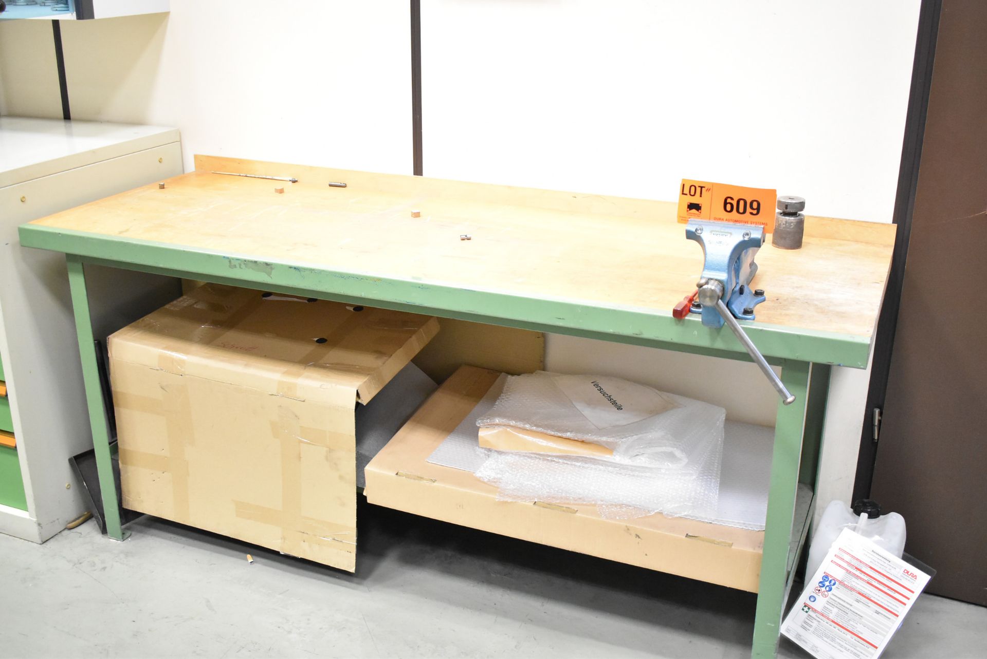 LOT/ WORK BENCH WITH 120 MM WISE (BAU 53) [Removal Fee = € 27.50 + applicable VAT - Gerritsen