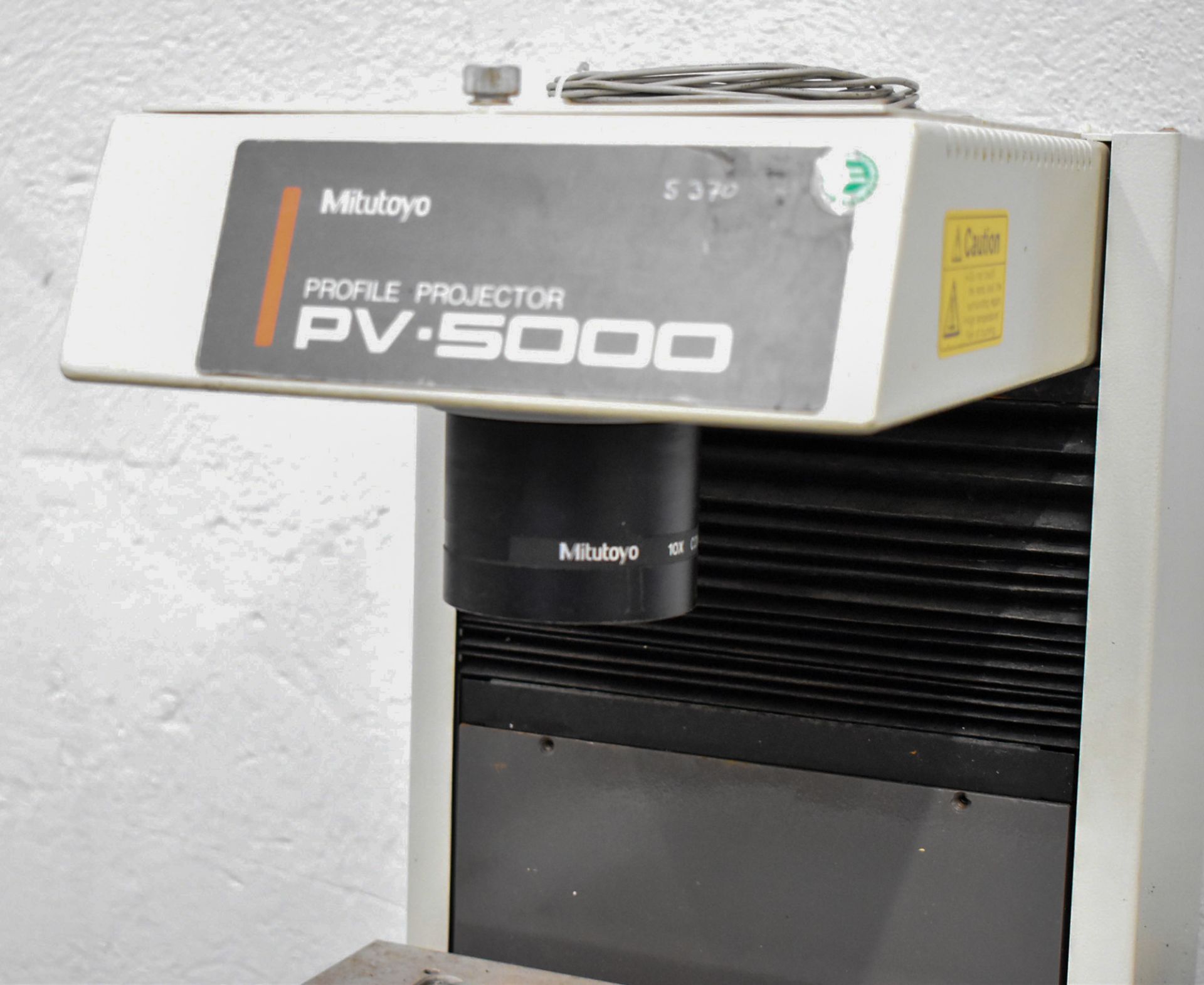 MITUTOYO PV-5000 VERTICAL FLOOR TYPE OPTICAL COMPARATOR - Image 2 of 3