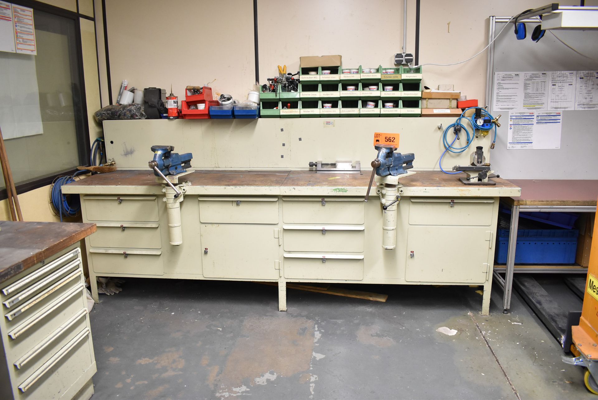 LOT/ WORKBENCHES AND TOOL CABINETS WITH CONTENTS AND (2) 120 MM VISES, S/N N/A (BAU 57) [Removal Fee