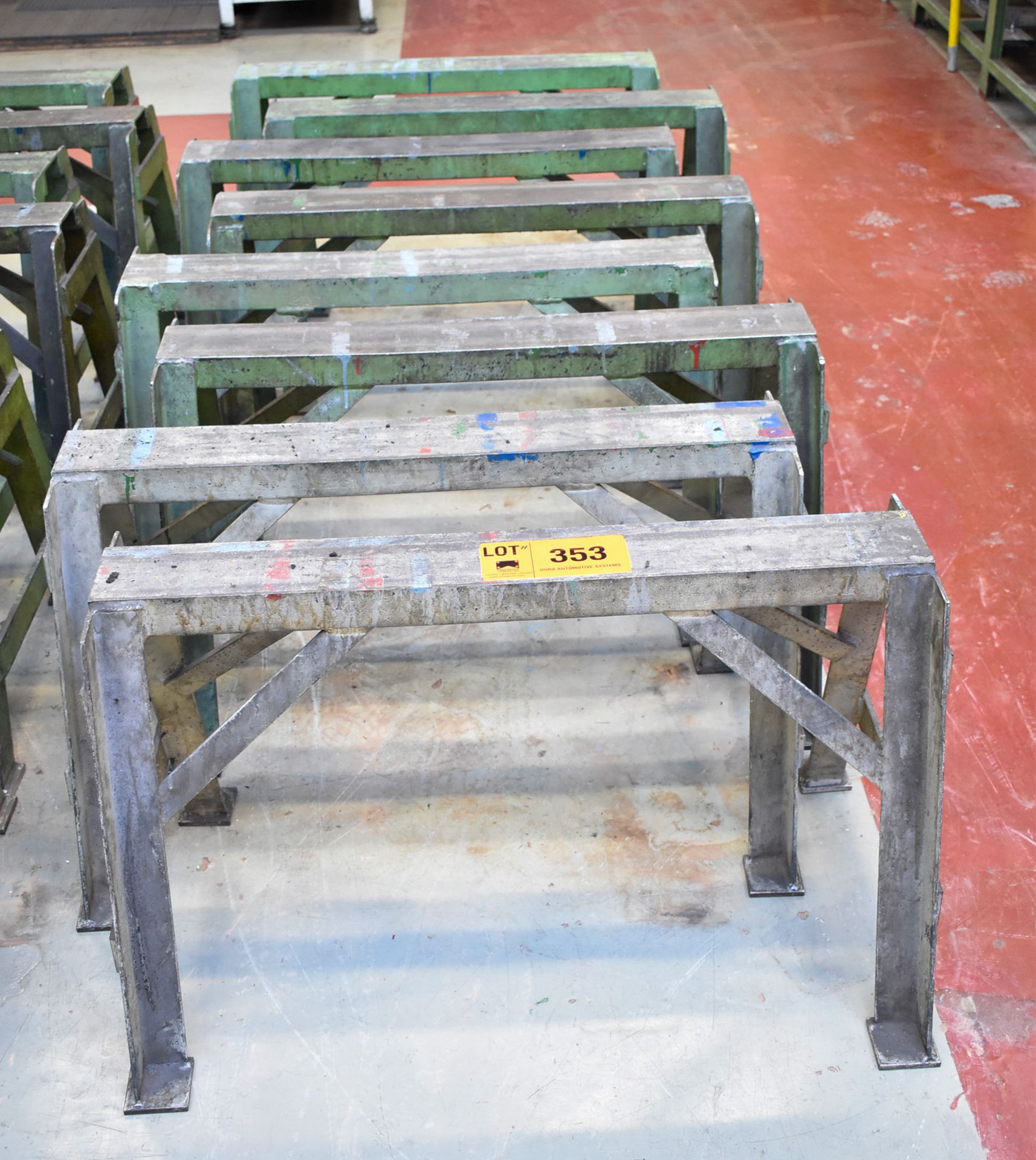 LOT/ STEEL STANDS (BAU 55) [Removal Fee = € 27.50 + applicable VAT - Gerritsen Projects BV]