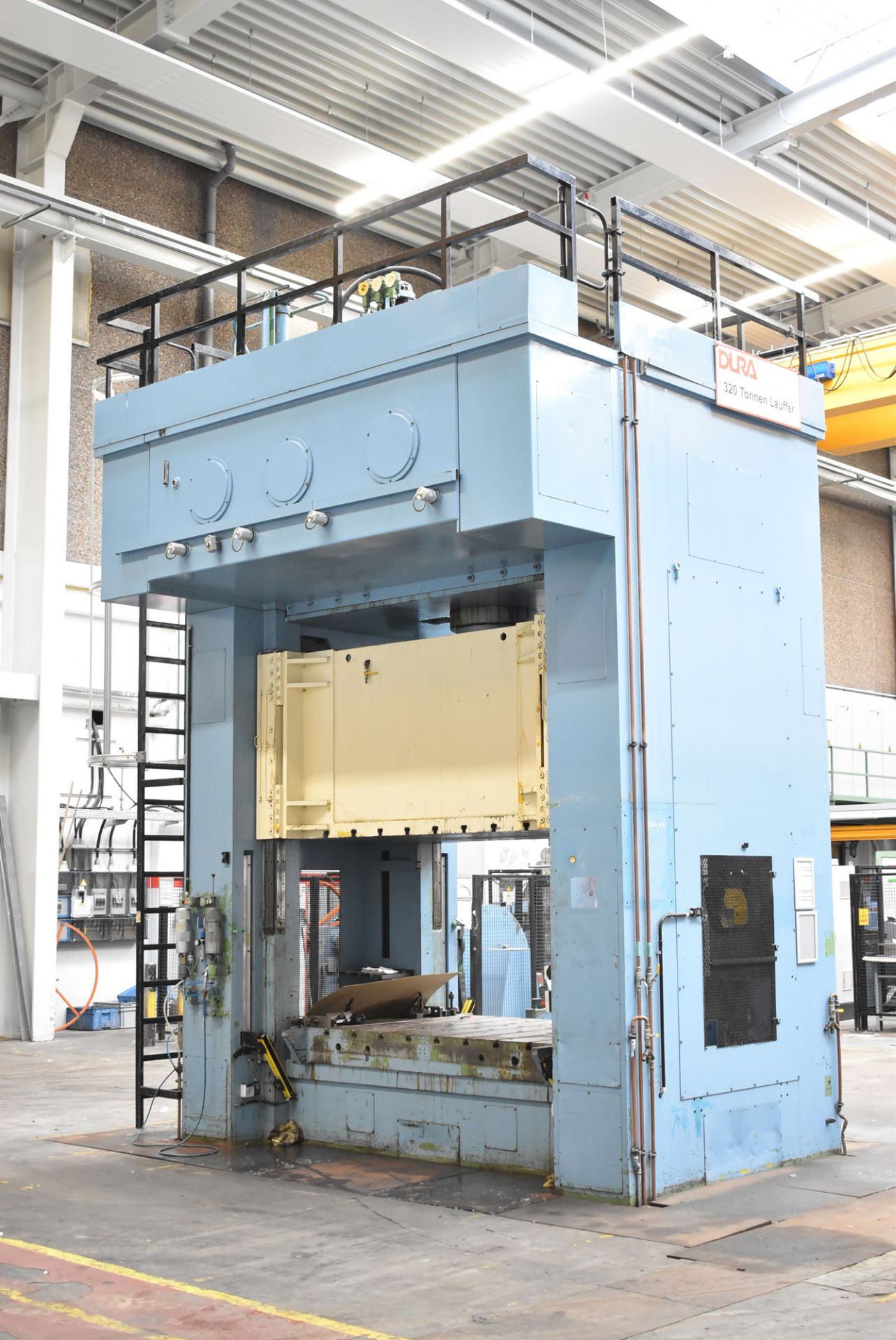 LAUFFER RZU 320 STRAIGHT SIDE DOWN ACTING HYDRAULIC PRESS WITH 320 TON CAPACITY, 2500 MM X 1500 MM - Image 11 of 14